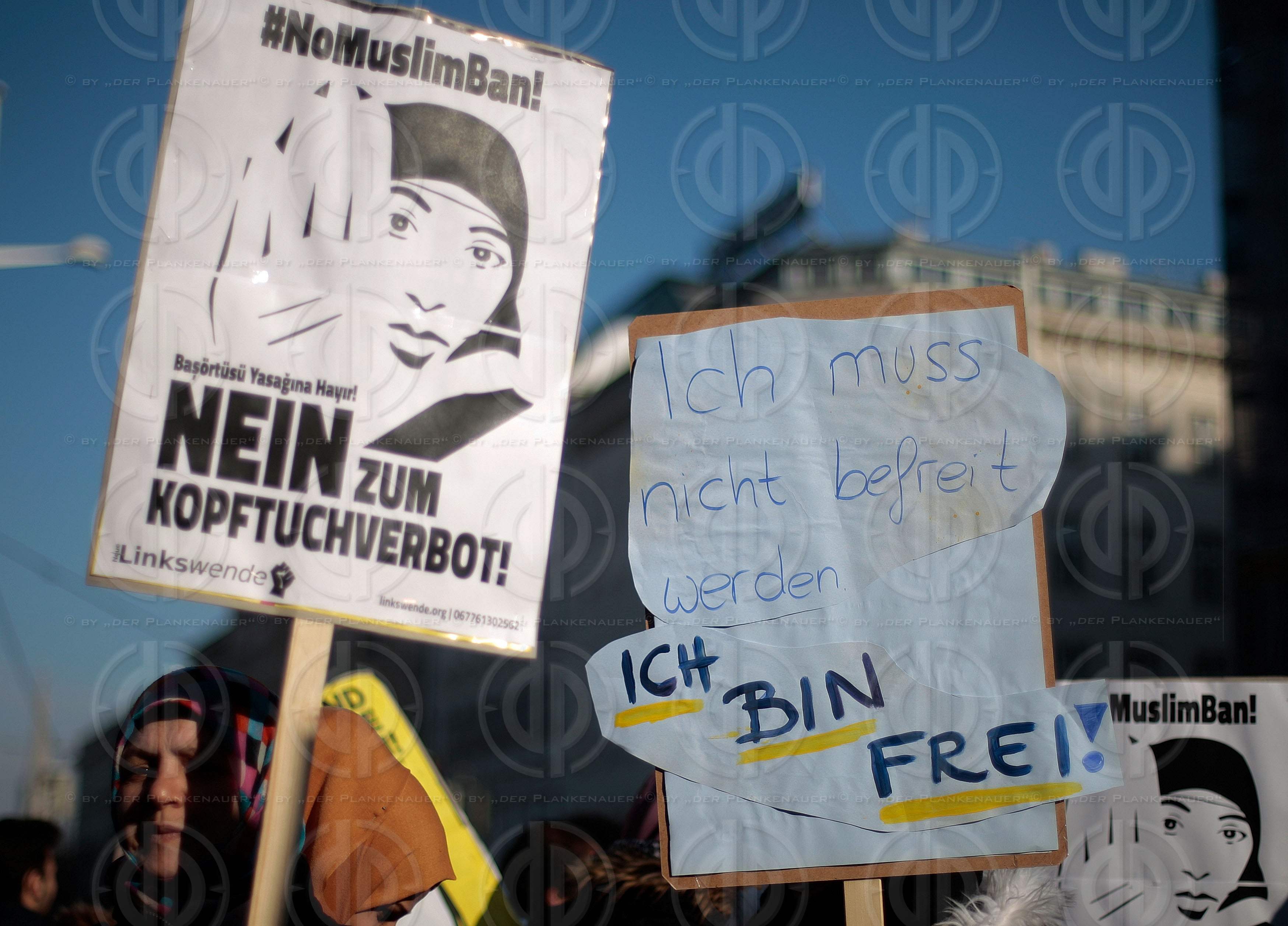 Demo gegen Kopftuchverbot