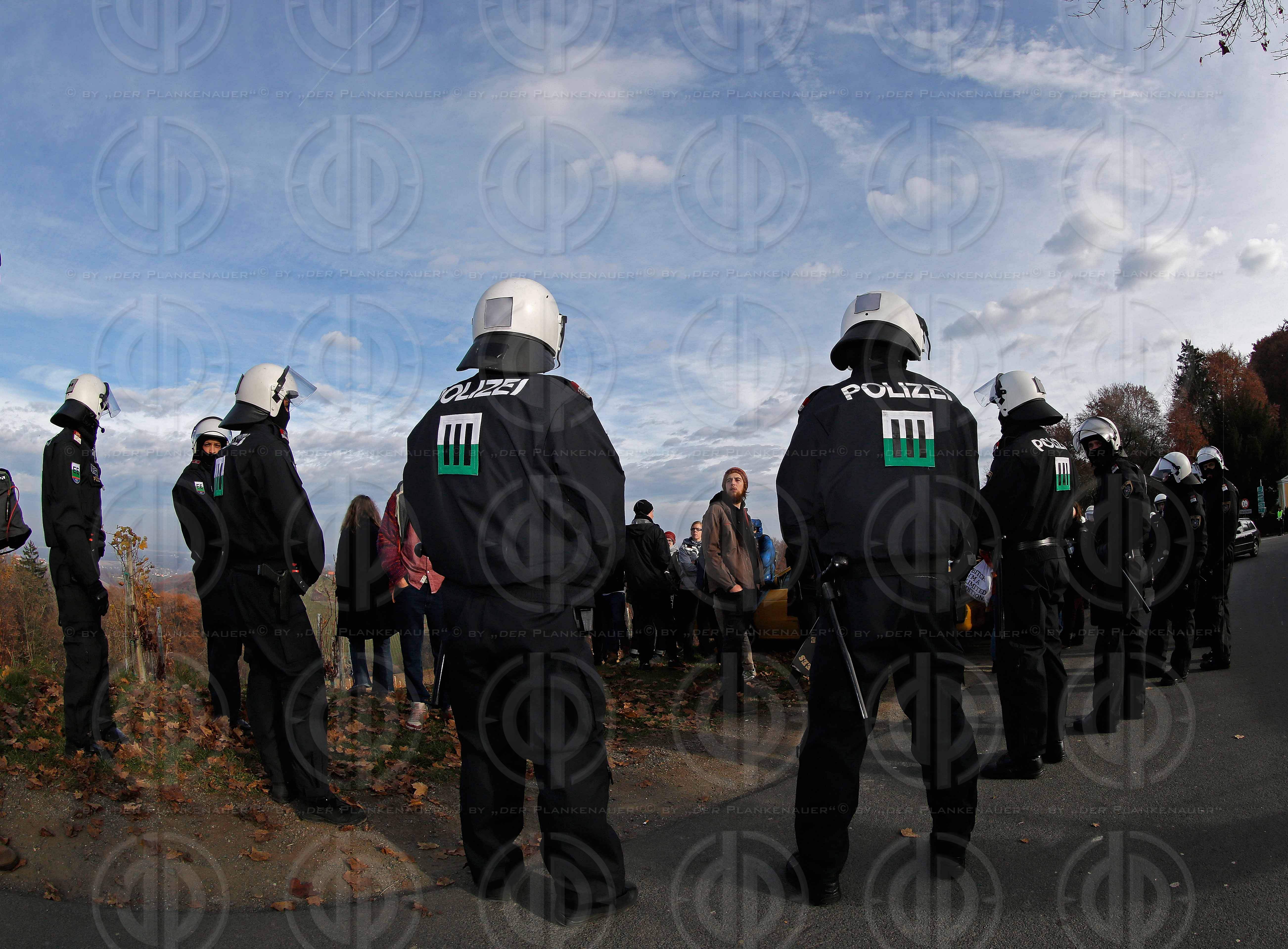 Antifa-Demo und Gegendemo in Spielfeld und Umgebung