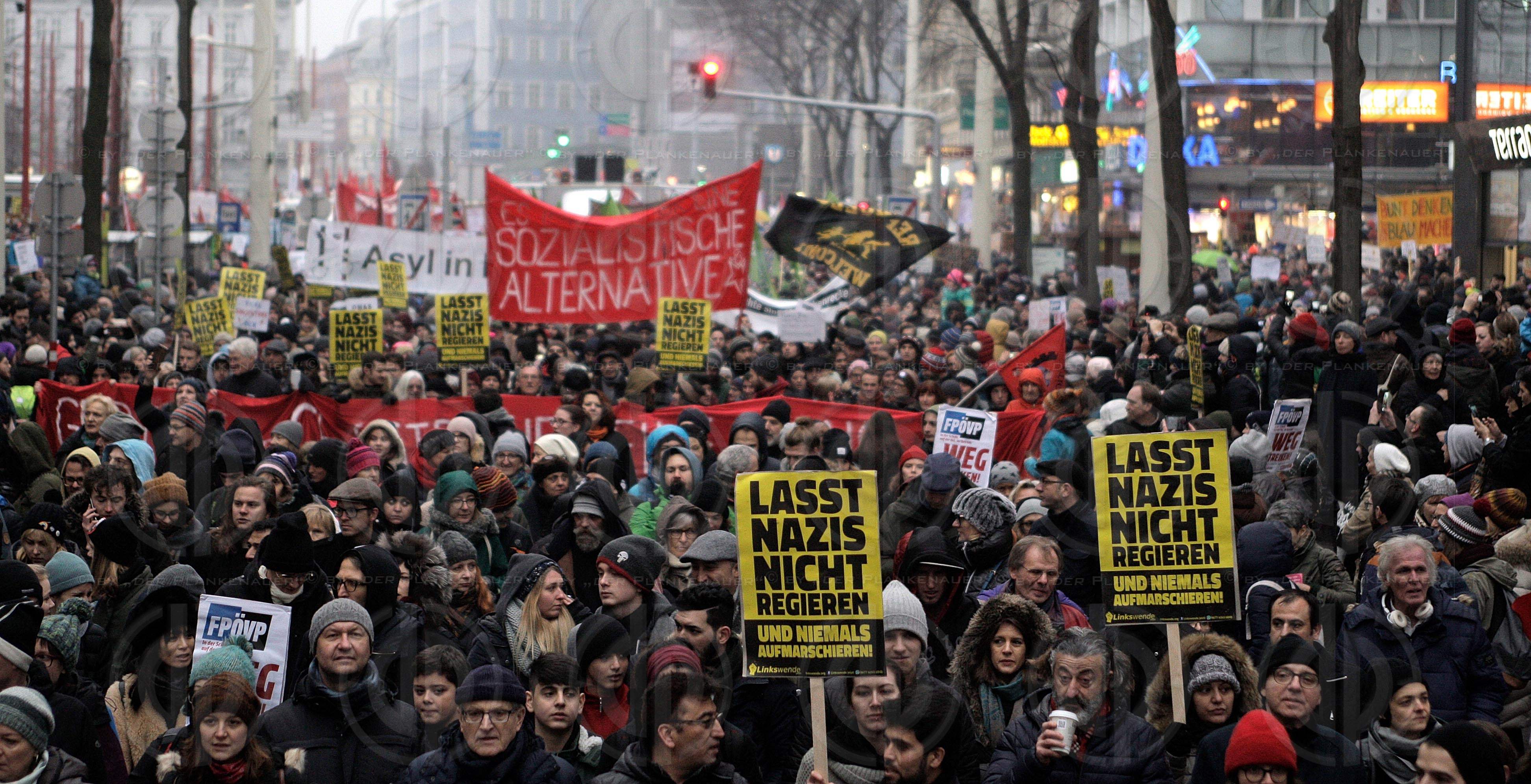 Grosskundgebung gegen tuerkisblaue Regierung