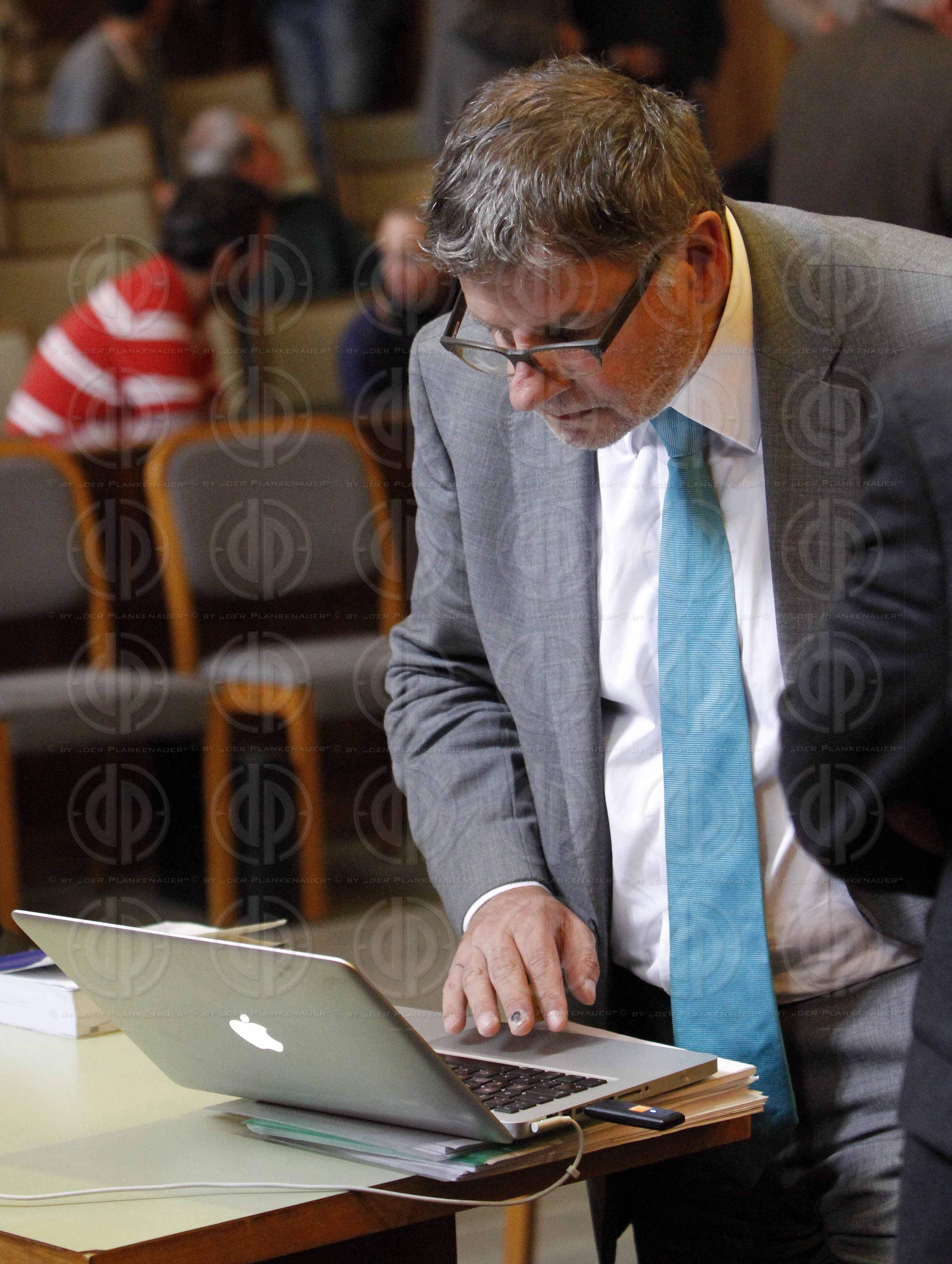 Strafverfahren gegen Hannes KARTNIG u.a.