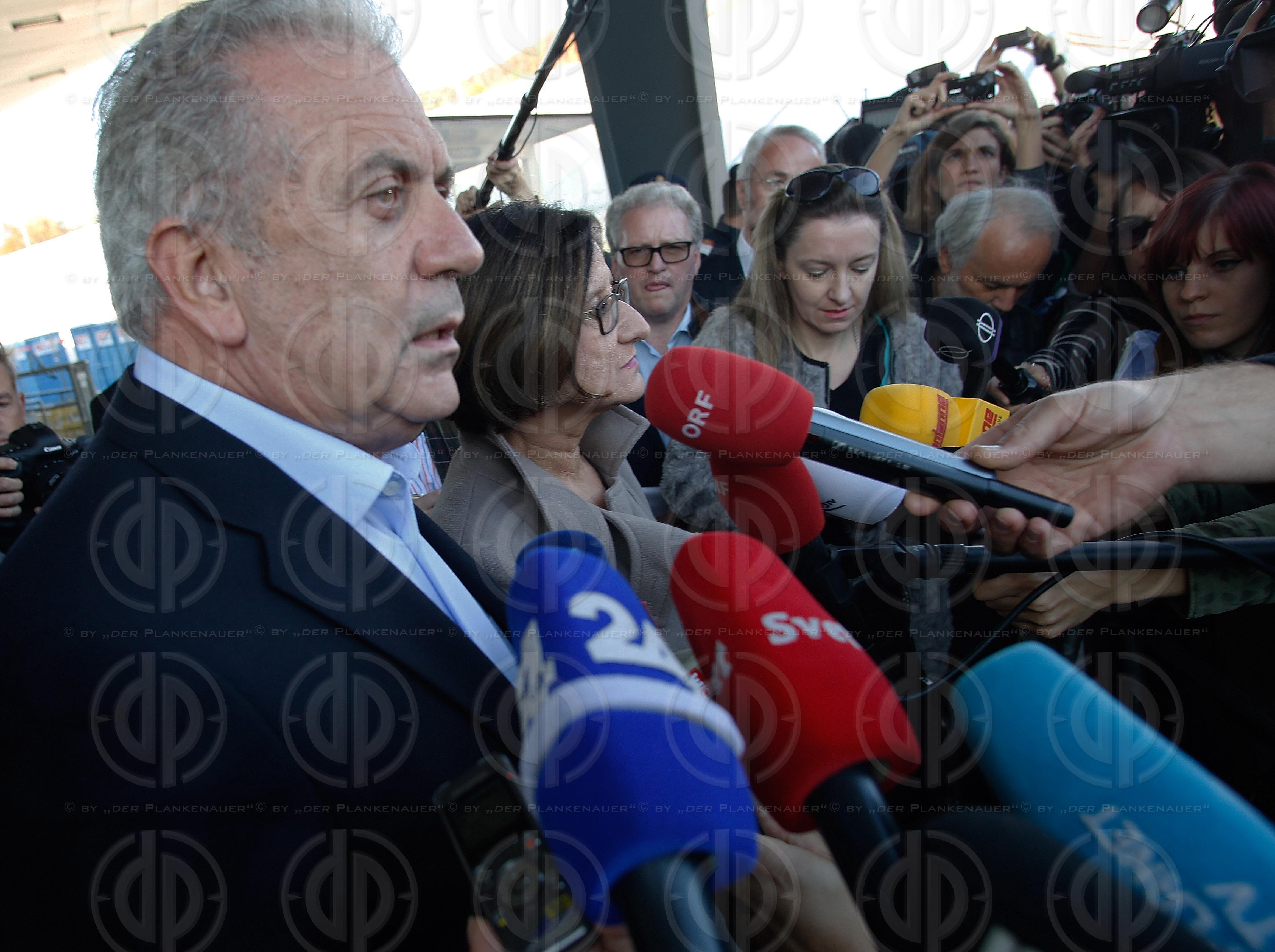 Innenministerin besucht Spielfeld mit EU-Migrationskommissar AVR