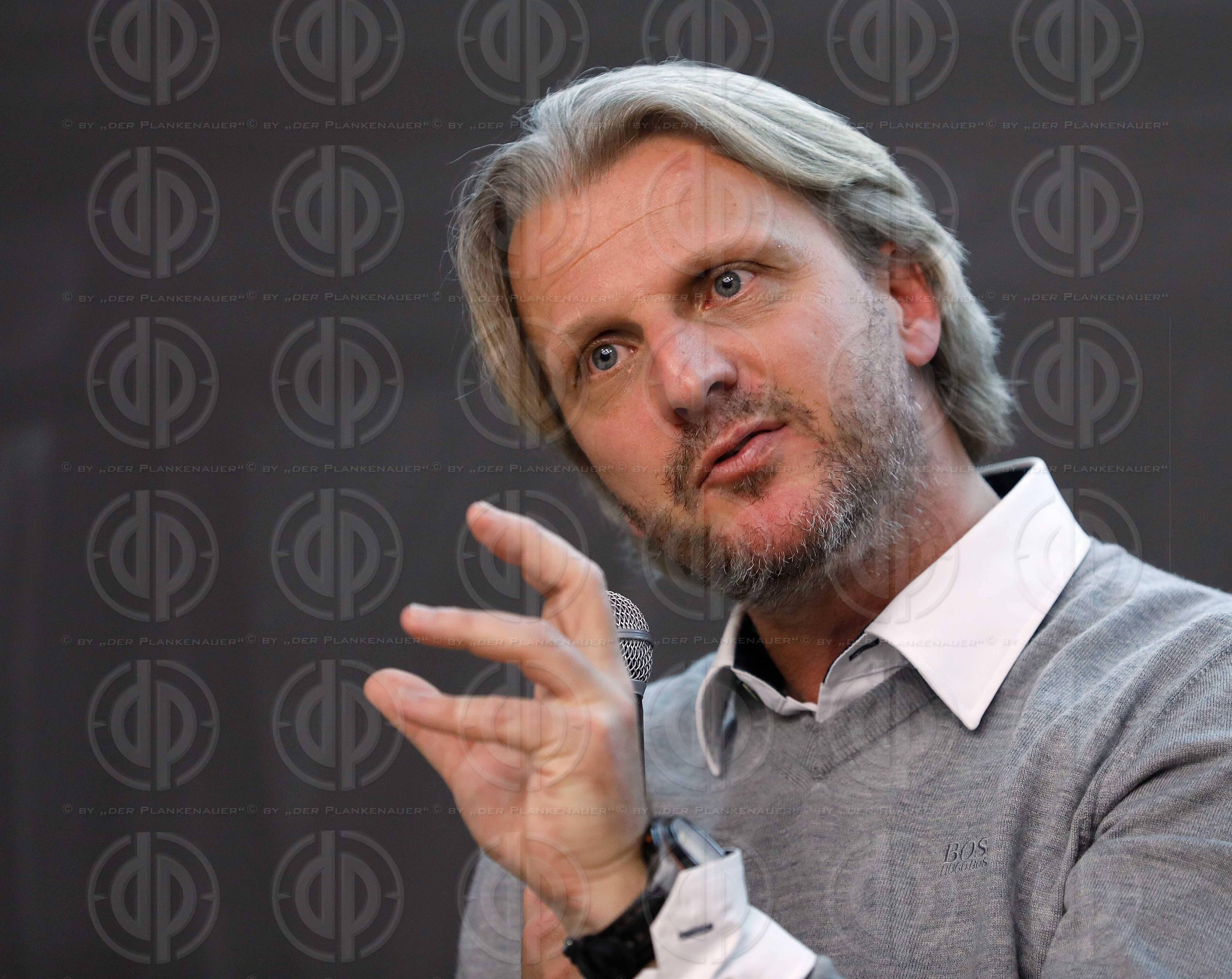 Bewegter Koerper - Das glaeserne Spiel - Matchanalyse im Fussbal