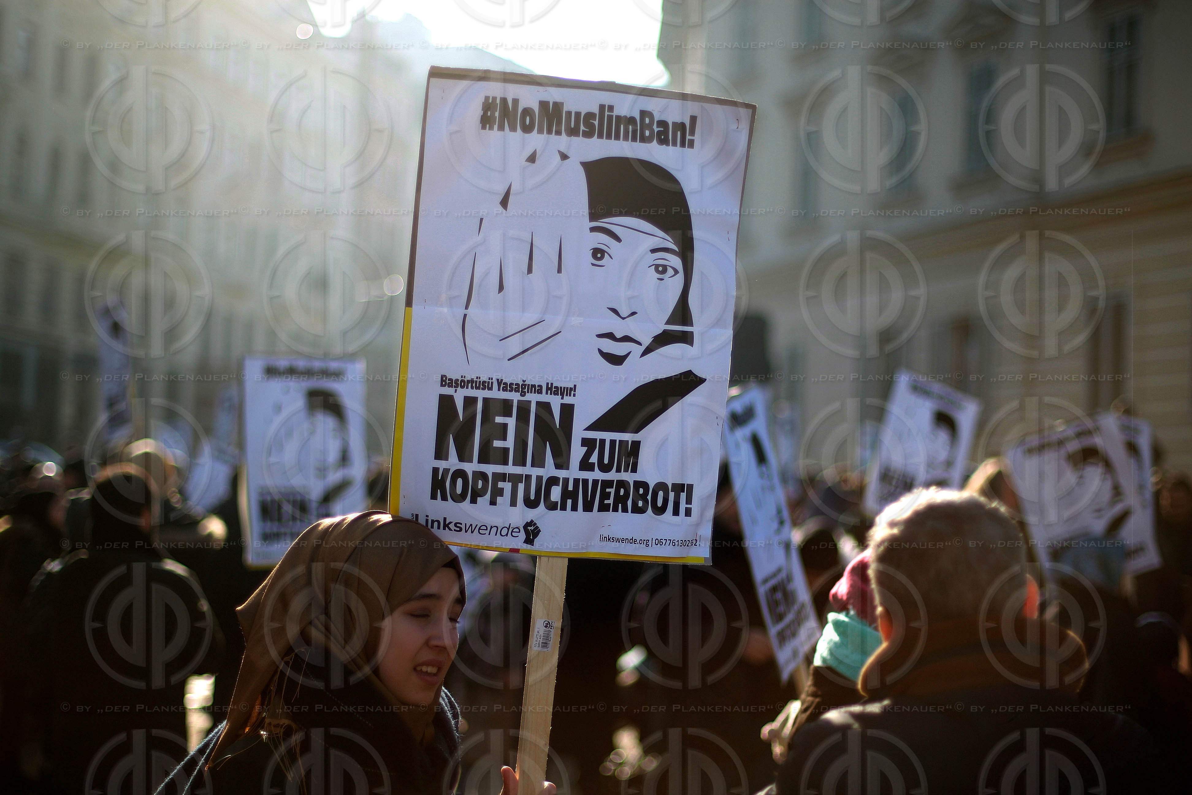 Demo gegen Kopftuchverbot