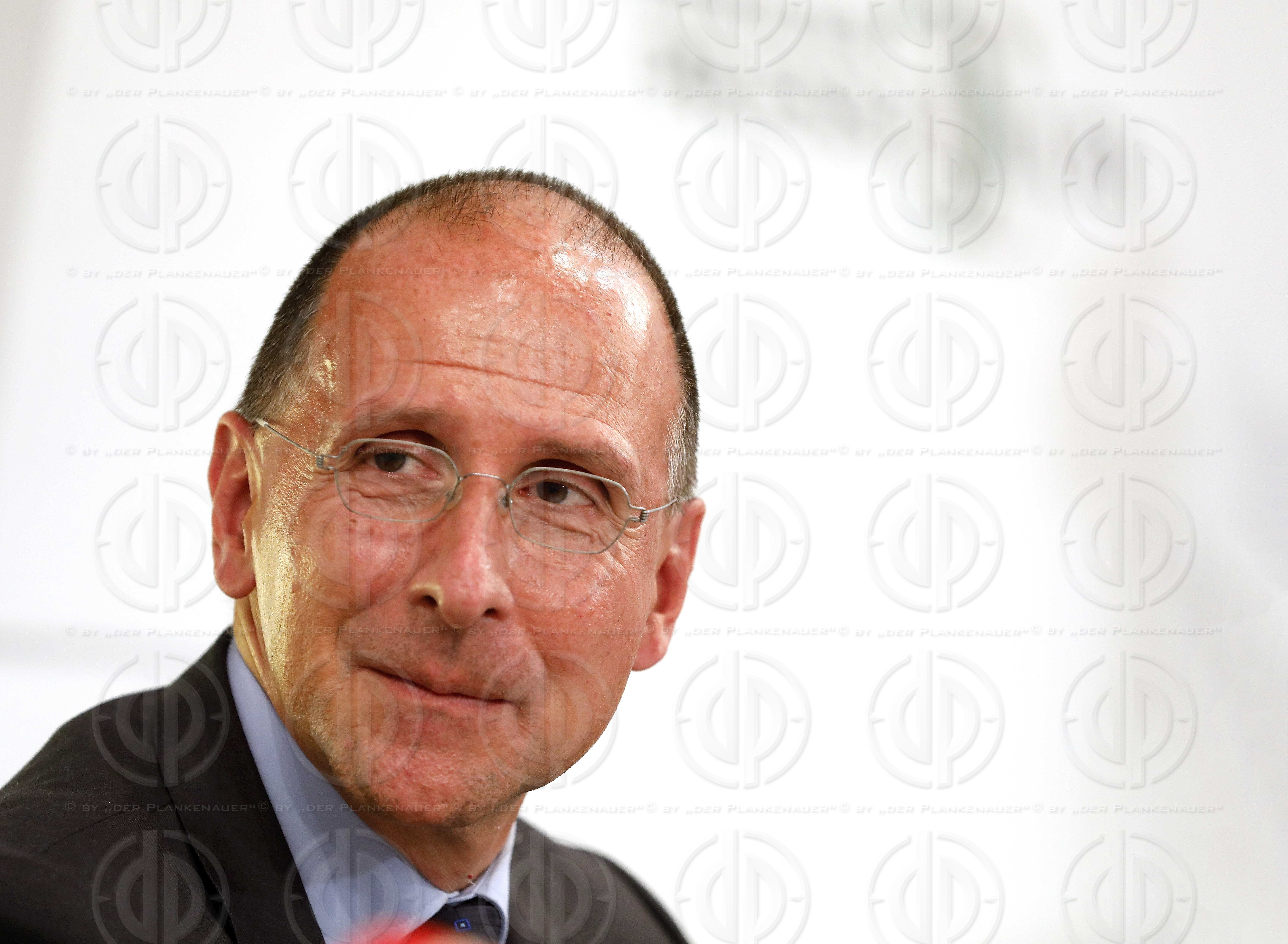 Univ.-Prof. Dr. Peter FILZMAIER im Presseclub 