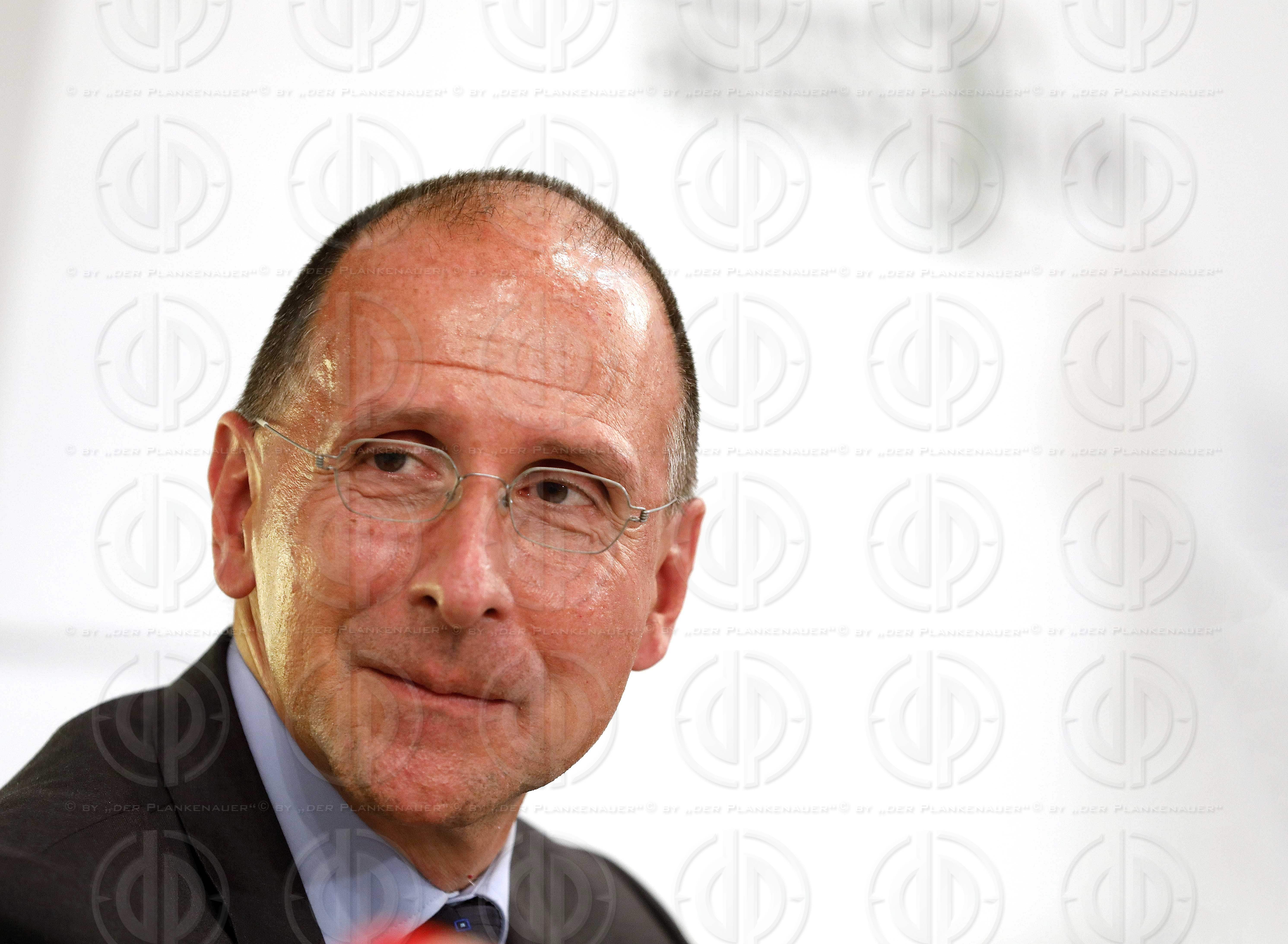 Univ.-Prof. Dr. Peter FILZMAIER im Presseclub 