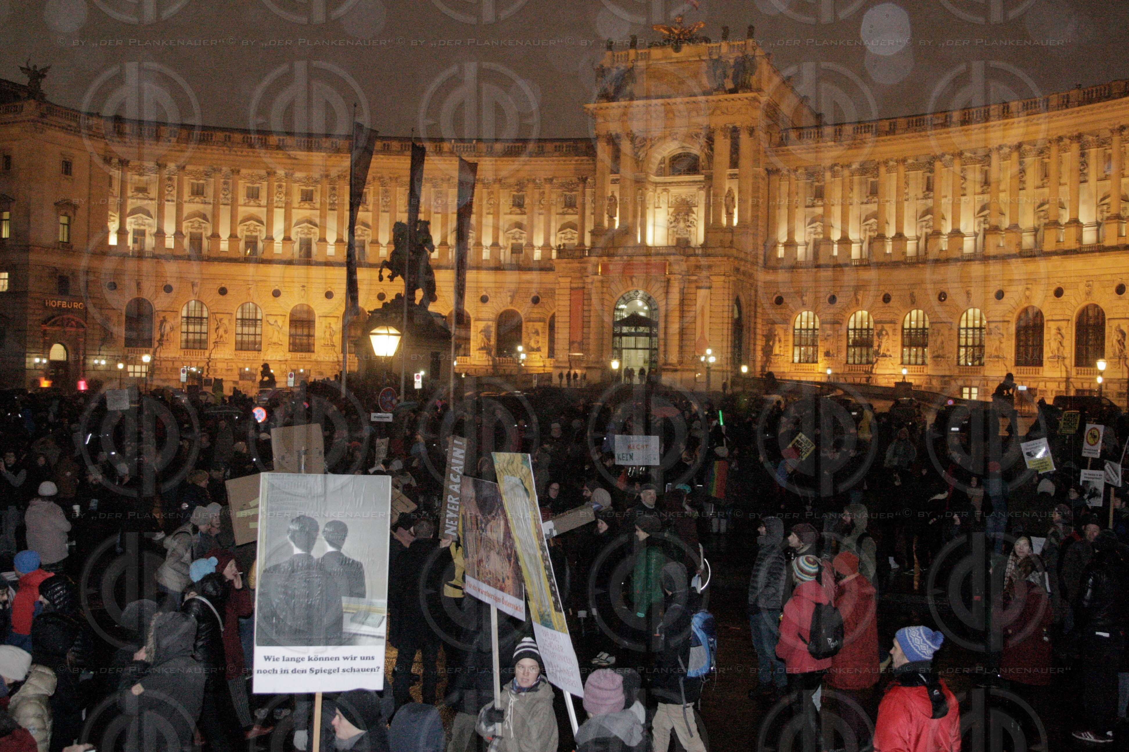 Grosskundgebung gegen tuerkisblaue Regierung
