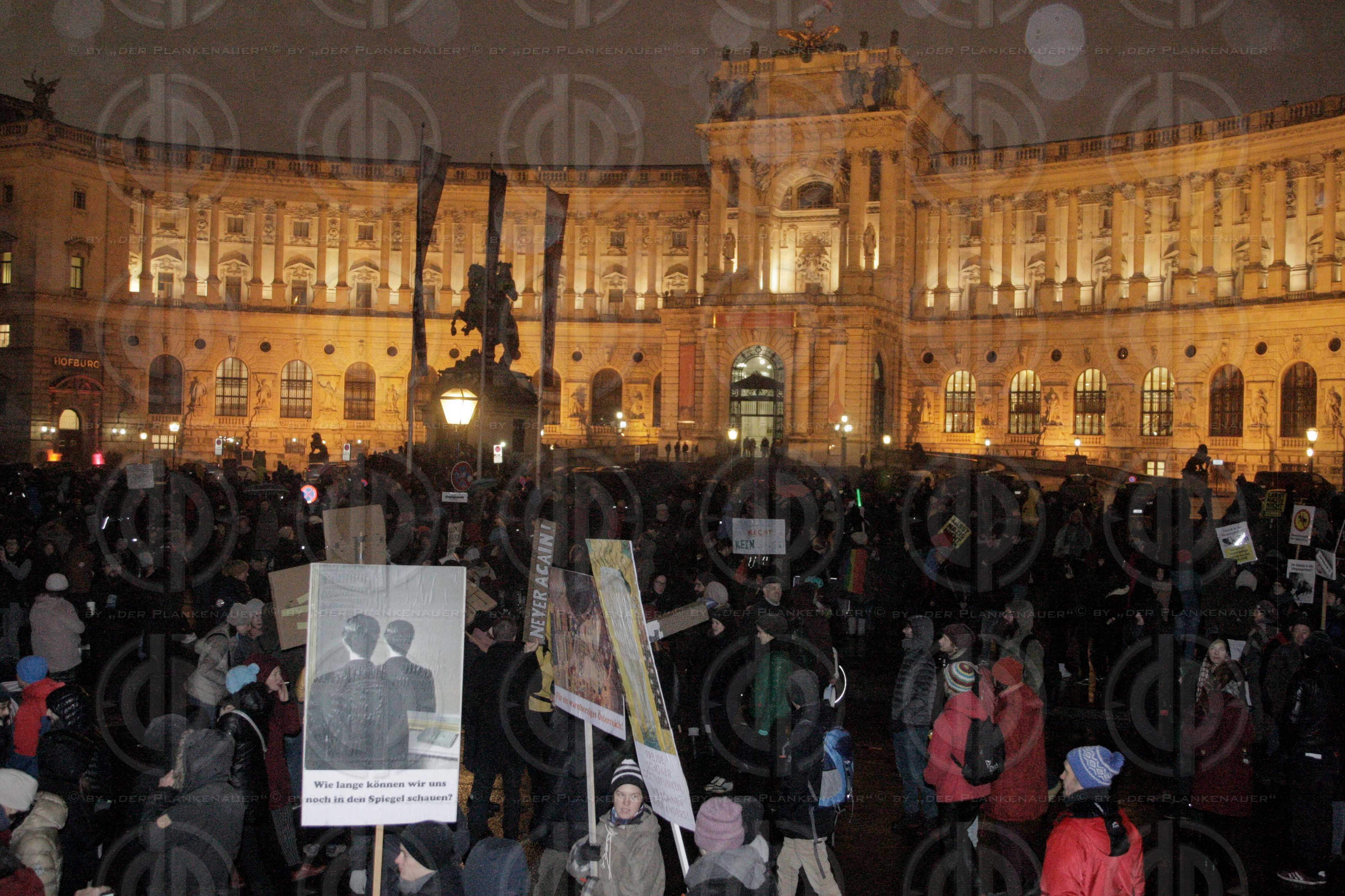 Grosskundgebung gegen tuerkisblaue Regierung
