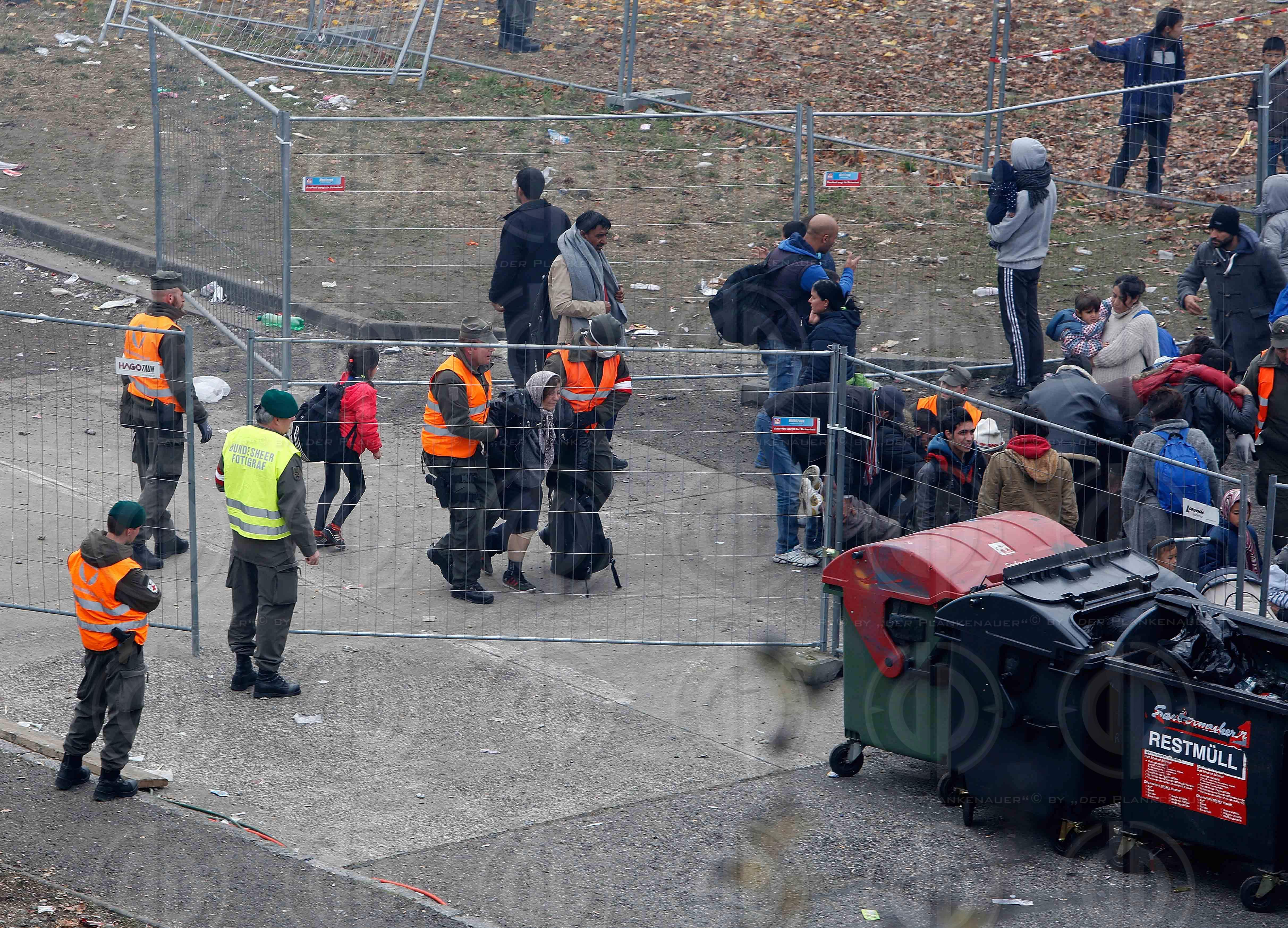 Fluechlingstragoedie an der Grenze in Strass-Spielfeld