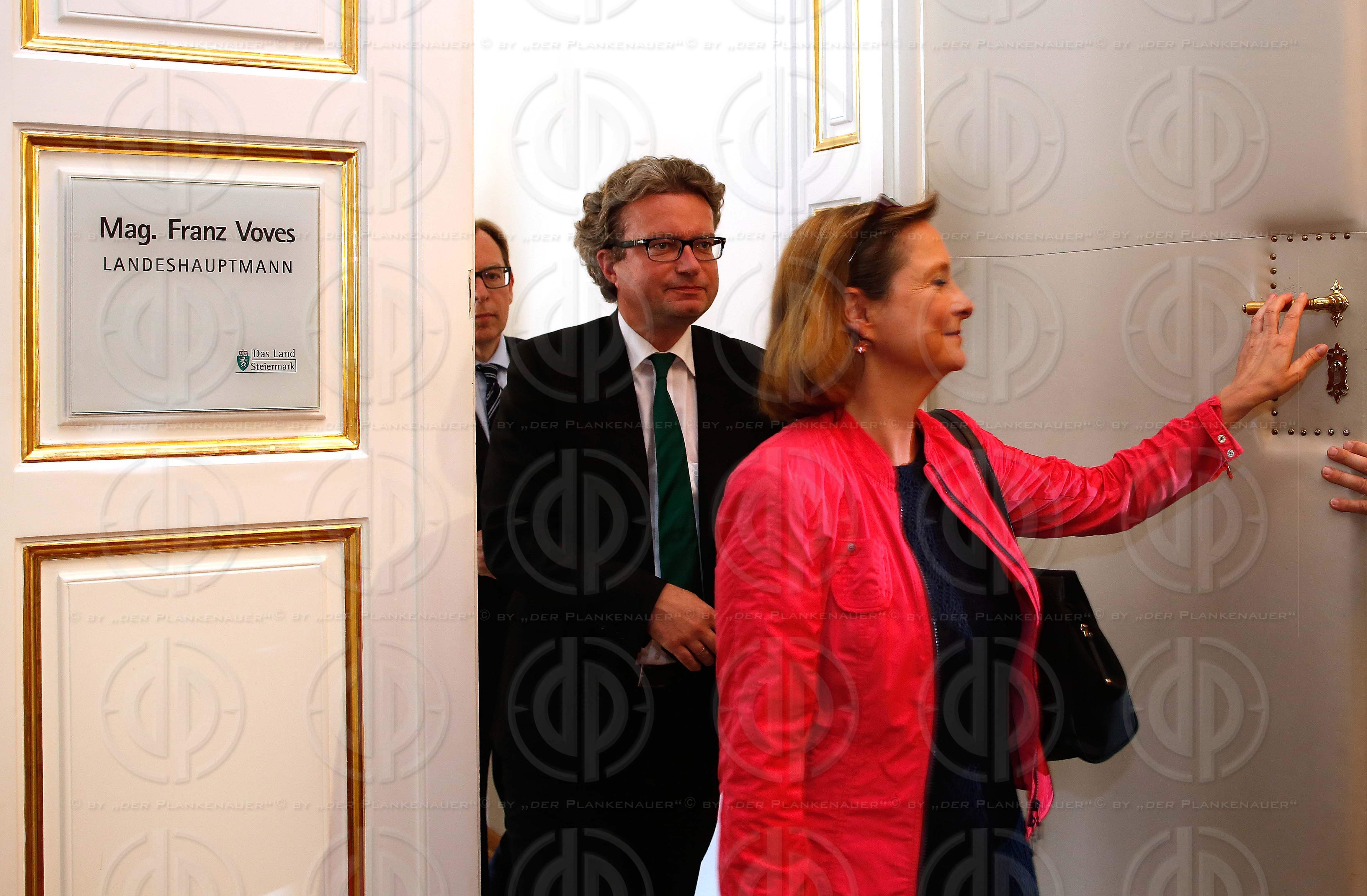 Pressekonferenz - LH Voves tritt zurueck