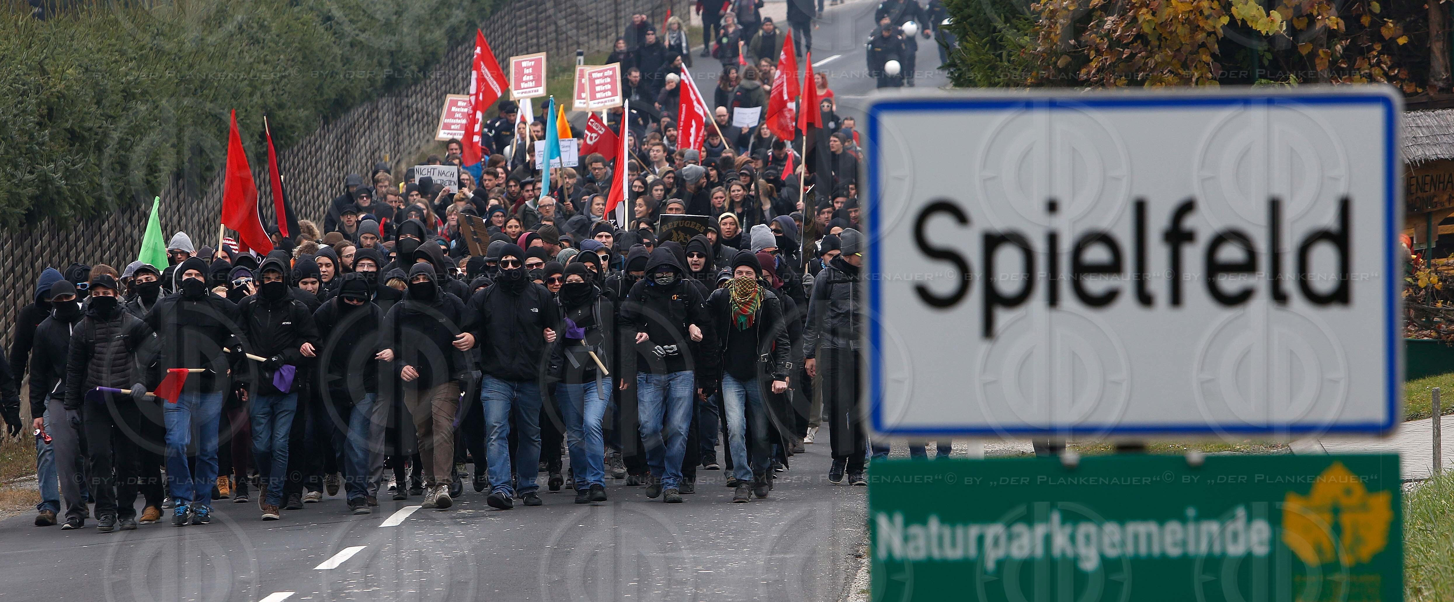 Antifa-Demo und Gegendemo in Spielfeld und Umgebung