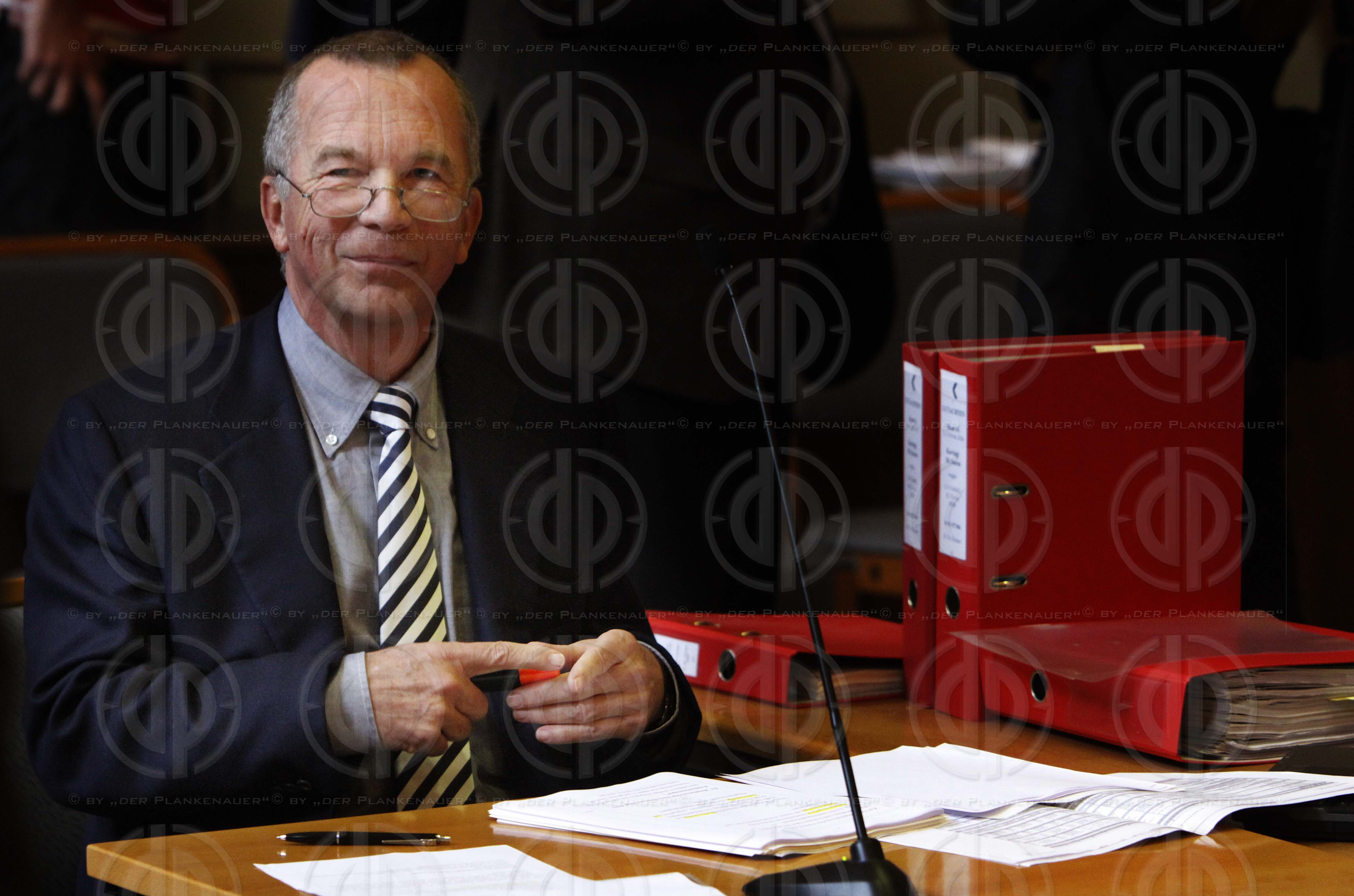 Strafverfahren gegen Hannes KARTNIG u.a.