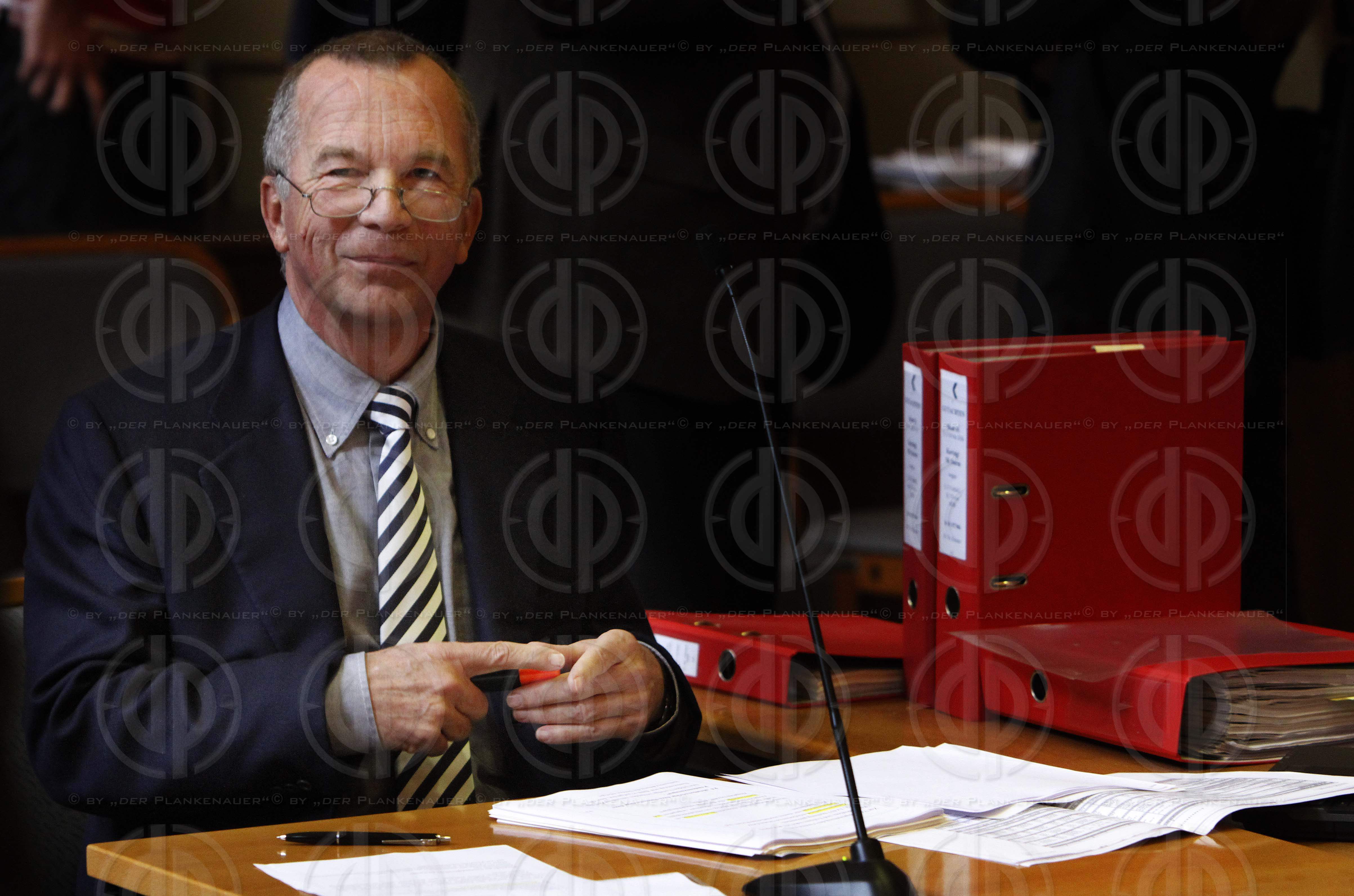 Strafverfahren gegen Hannes KARTNIG u.a.