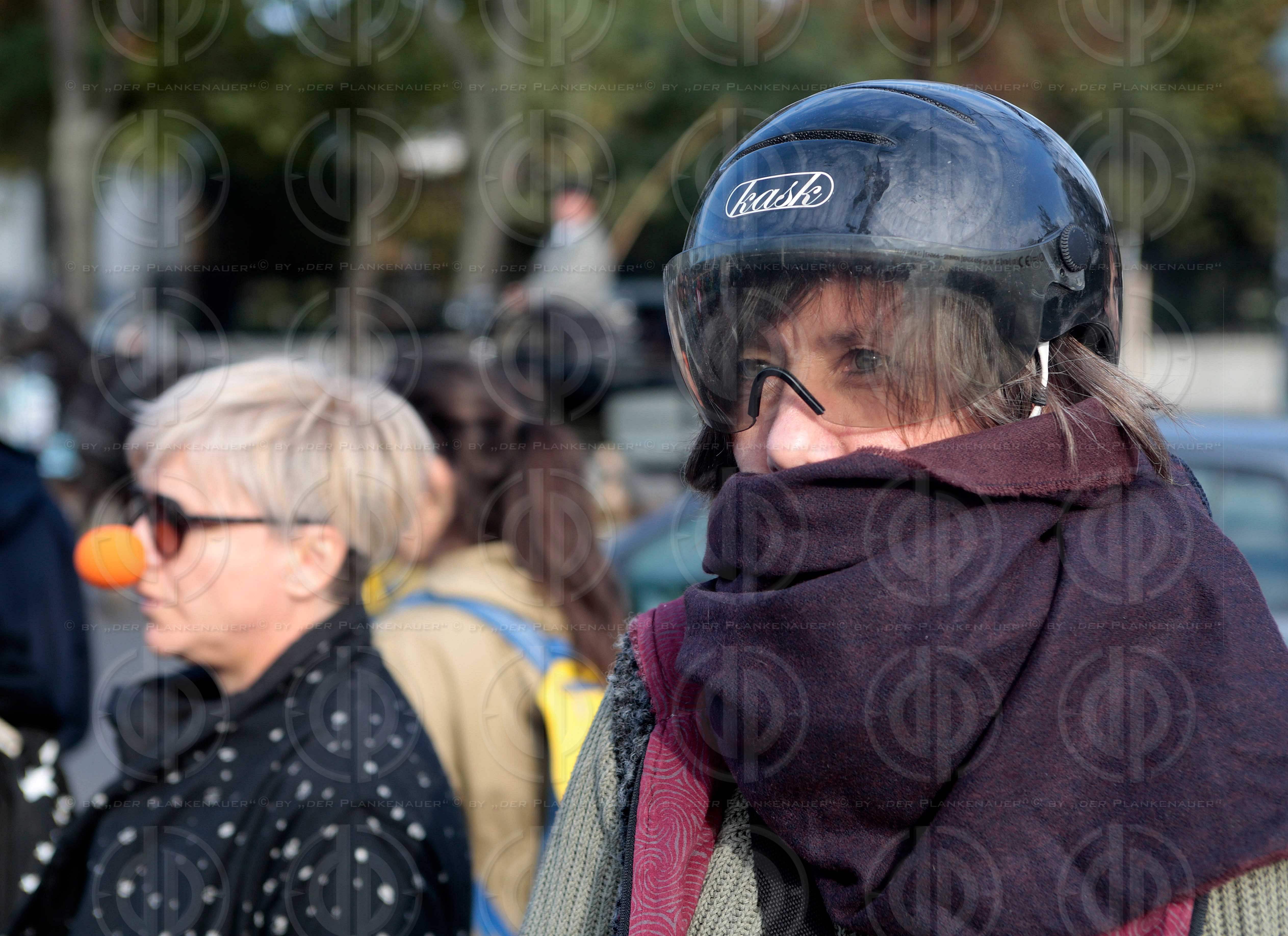 Protest gegen Vermummungsverbot