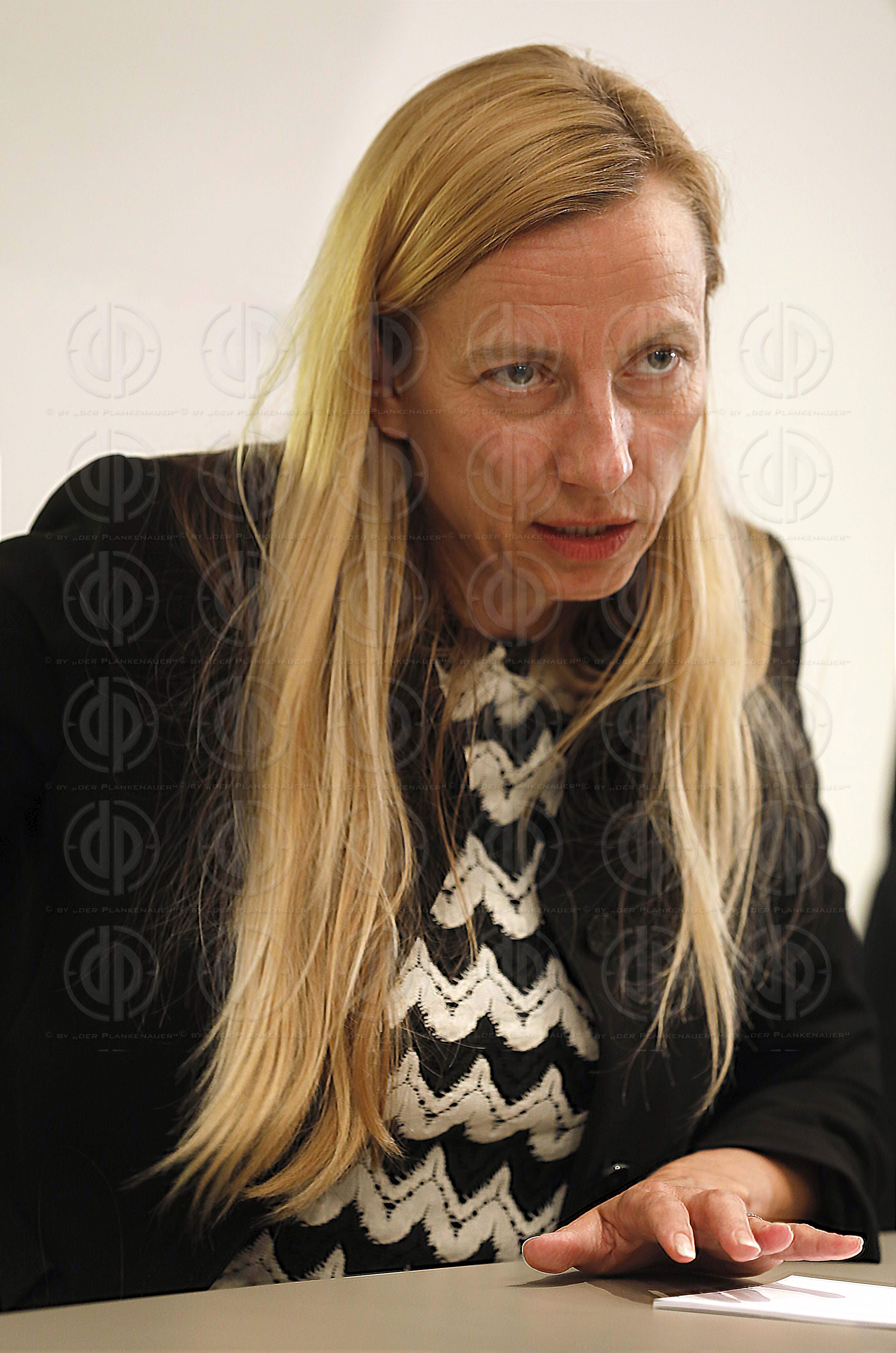 BMin. Juliane BOGNER-STRAUSS im steir. Presseclub