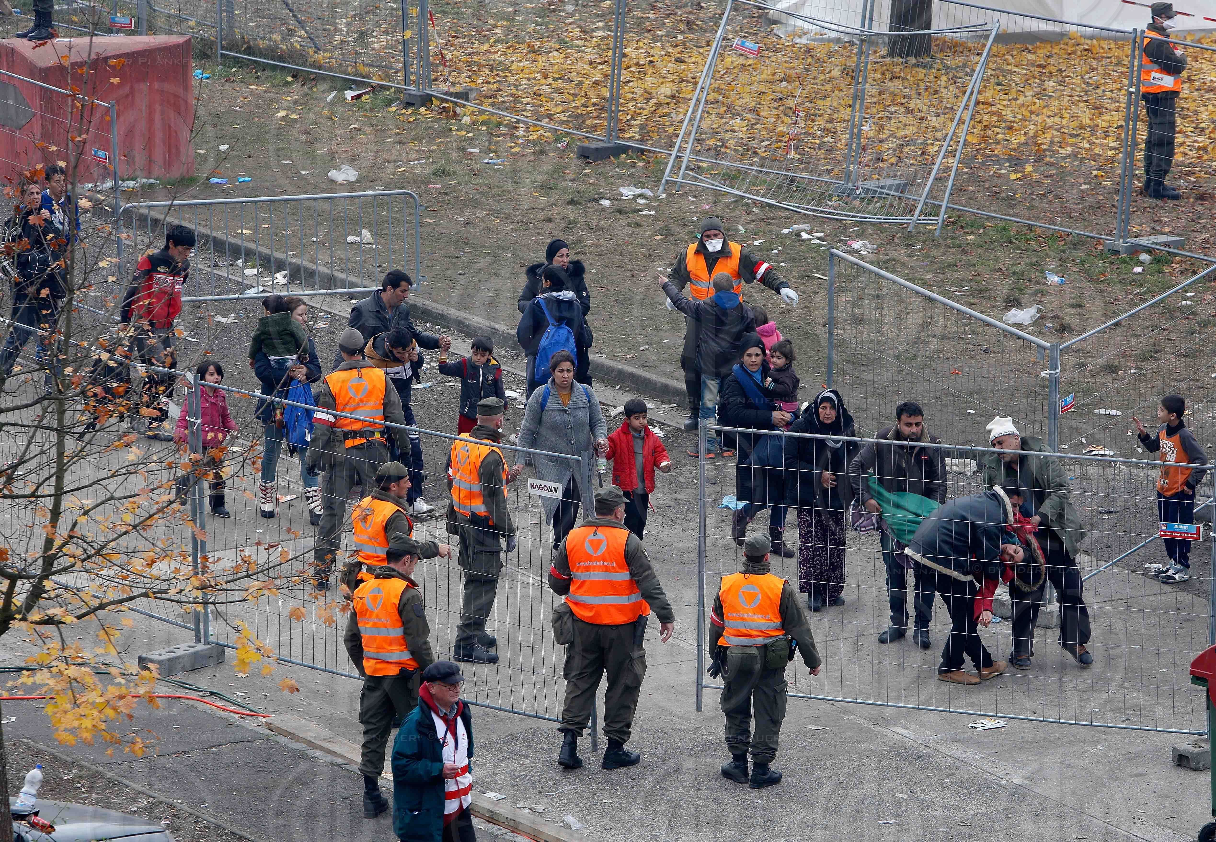 Fluechlingstragoedie an der Grenze in Strass-Spielfeld
