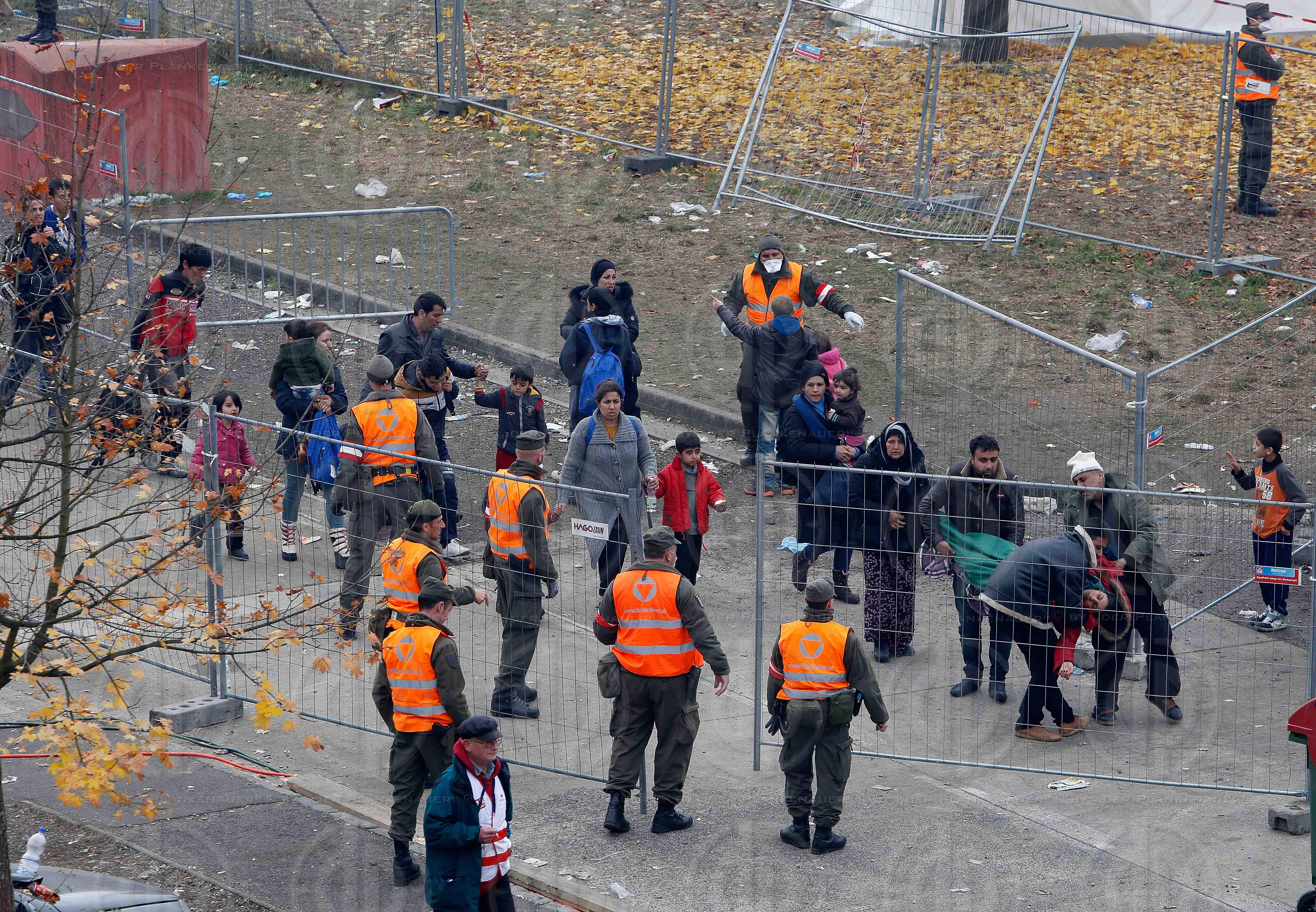 Fluechlingstragoedie an der Grenze in Strass-Spielfeld