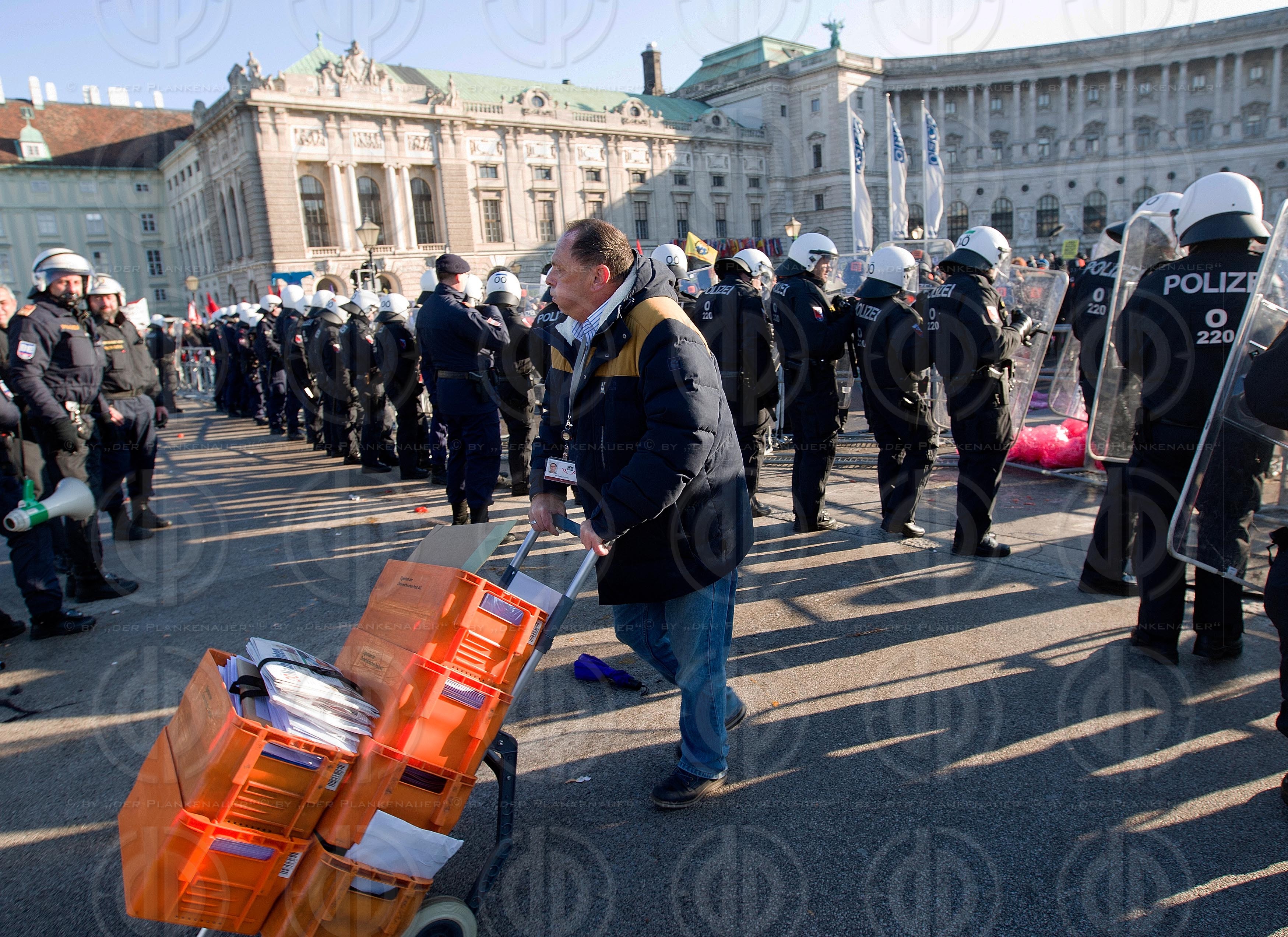 Demos gegen neue Regierung - Postler