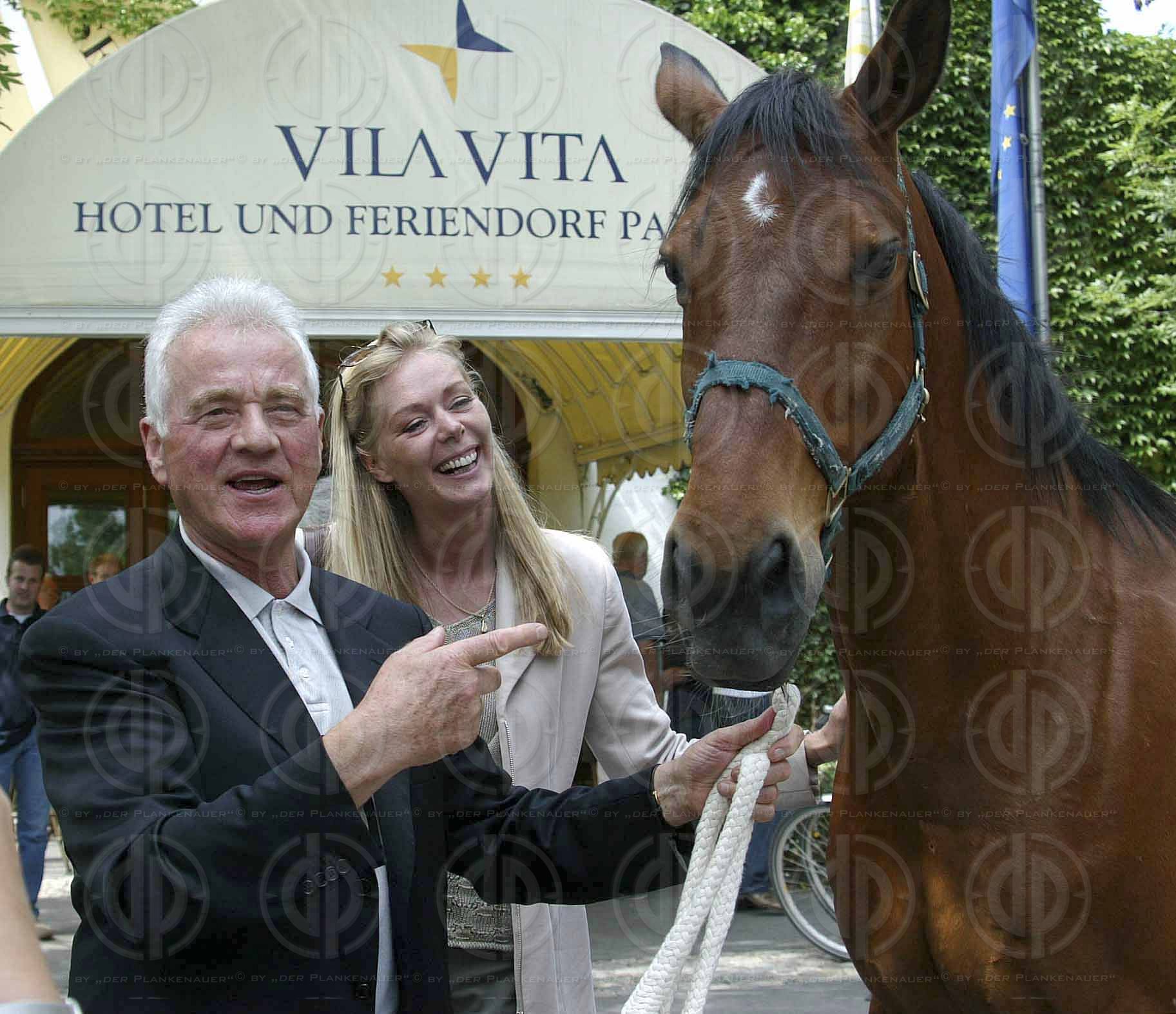 Frank STRONACH und die Pferde