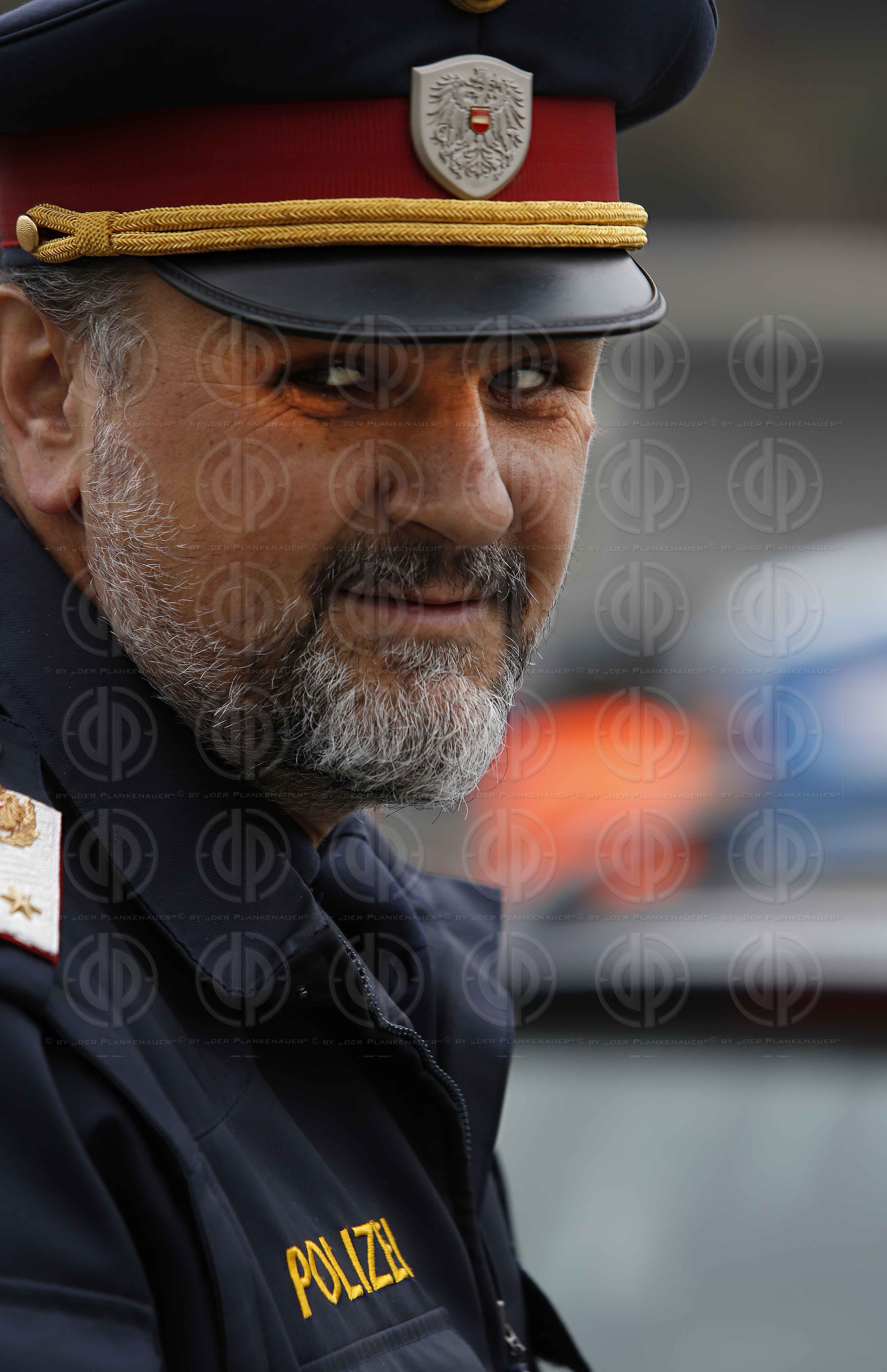 Fluechlingstragoedie an der Grenze in Strass-Spielfeld