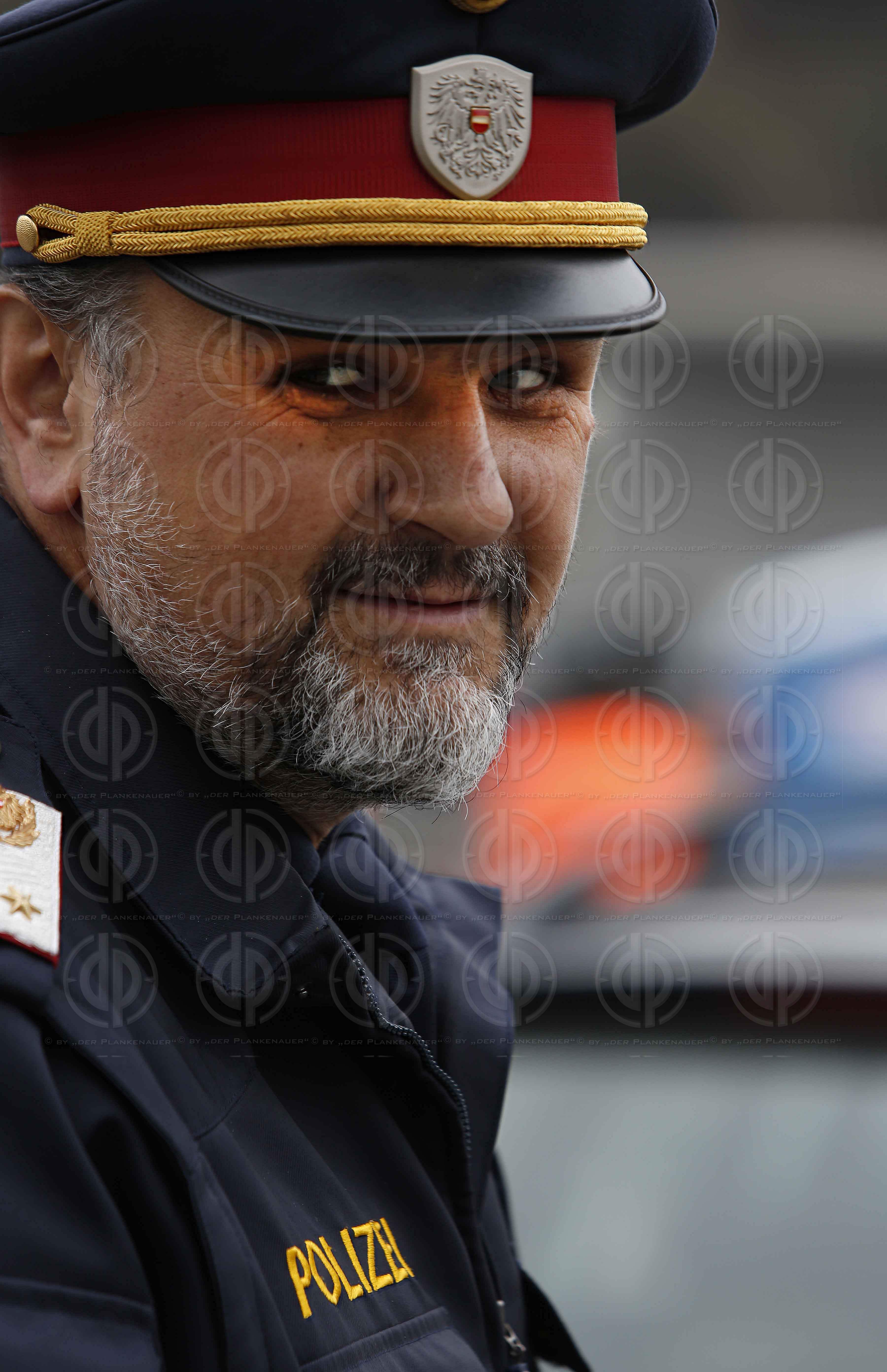 Fluechlingstragoedie an der Grenze in Strass-Spielfeld