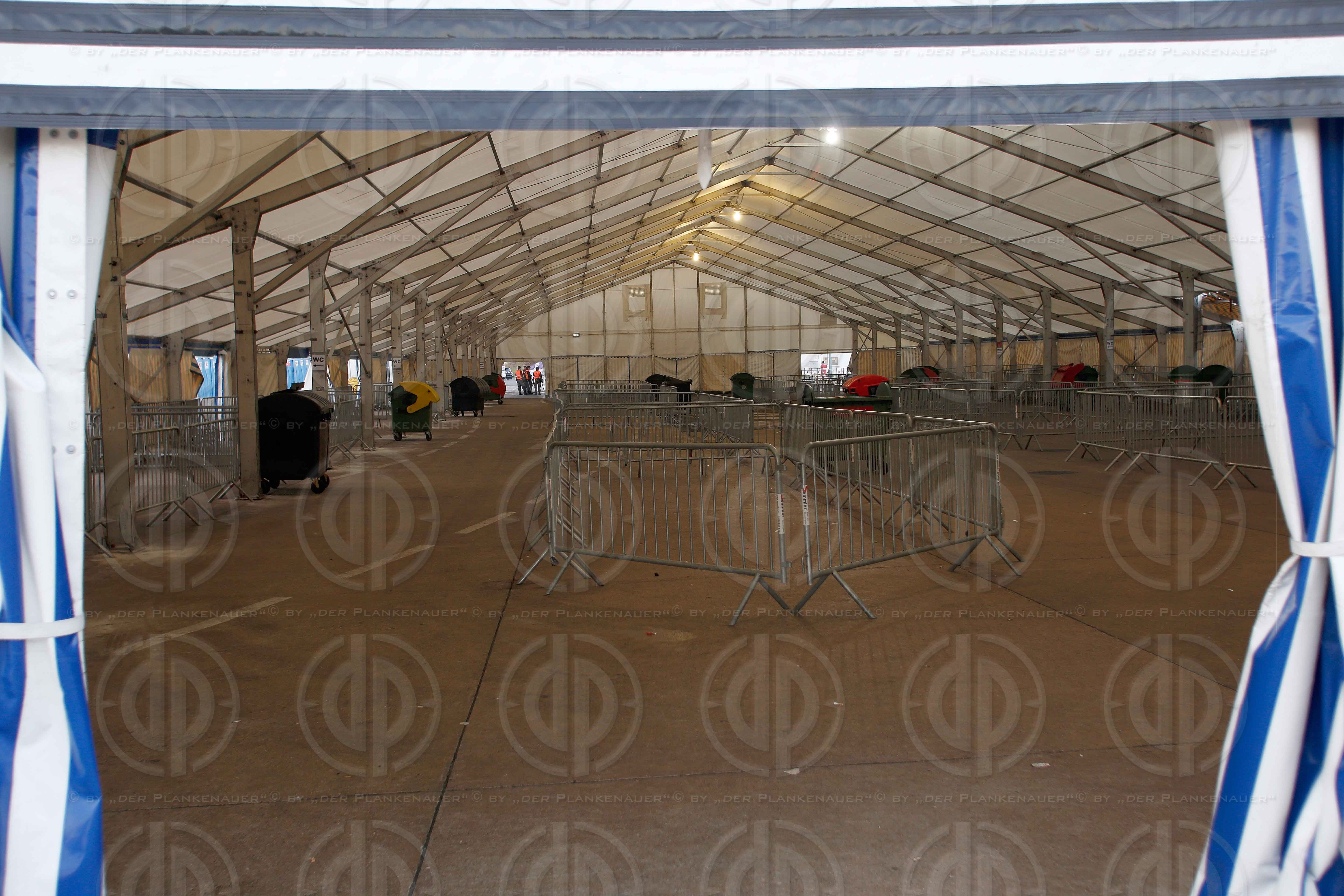 Innenministerin besucht Spielfeld mit EU-Migrationskommissar AVR