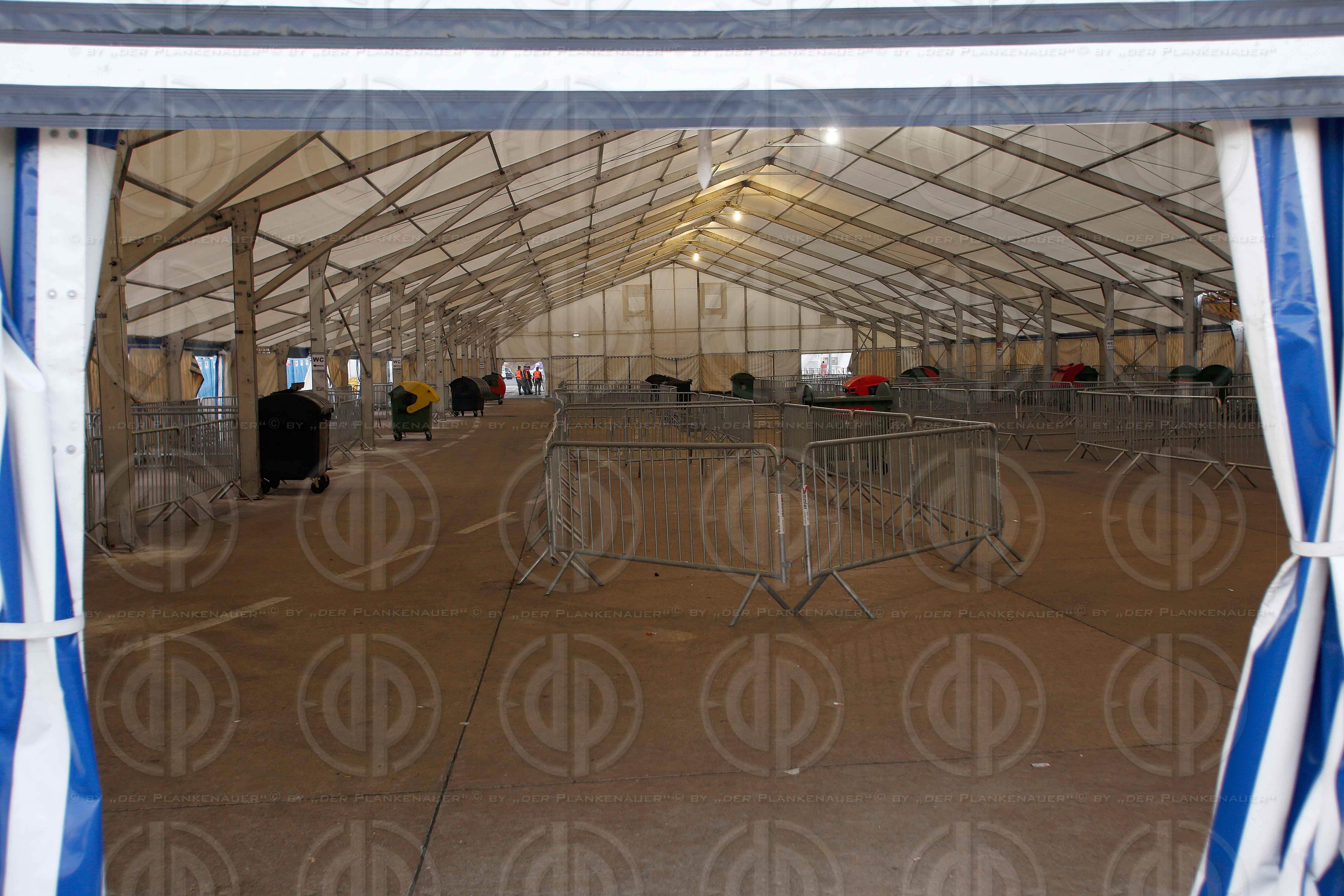 Innenministerin besucht Spielfeld mit EU-Migrationskommissar AVR