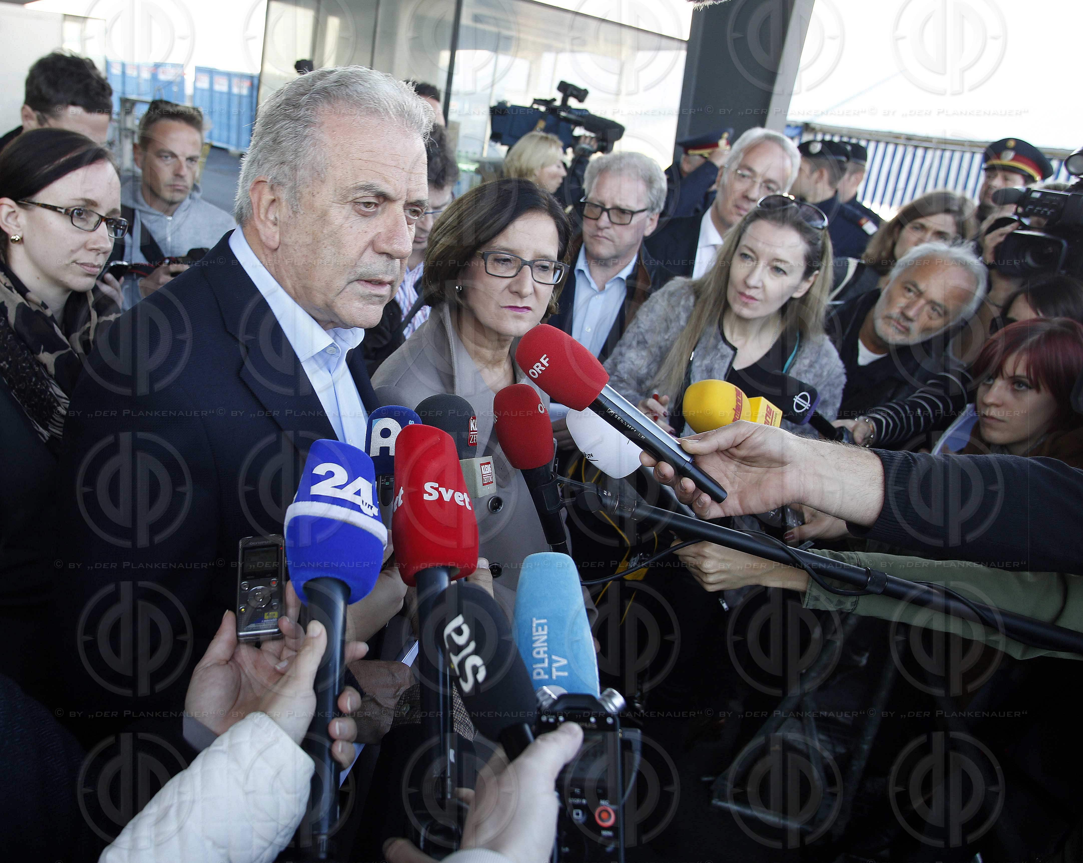 Innenministerin besucht Spielfeld mit EU-Migrationskommissar AVR