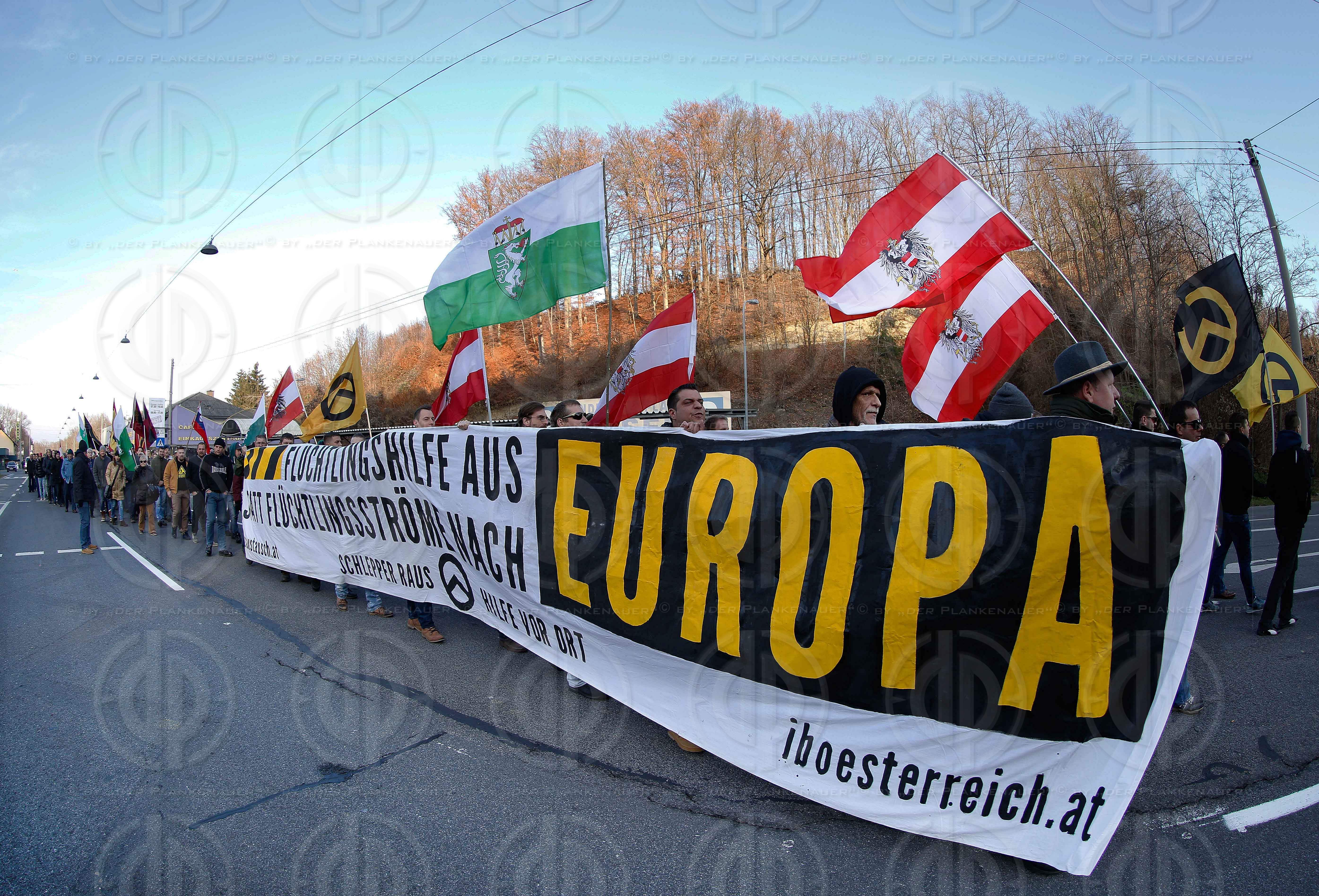 Identitaere Demo in Spielfeld