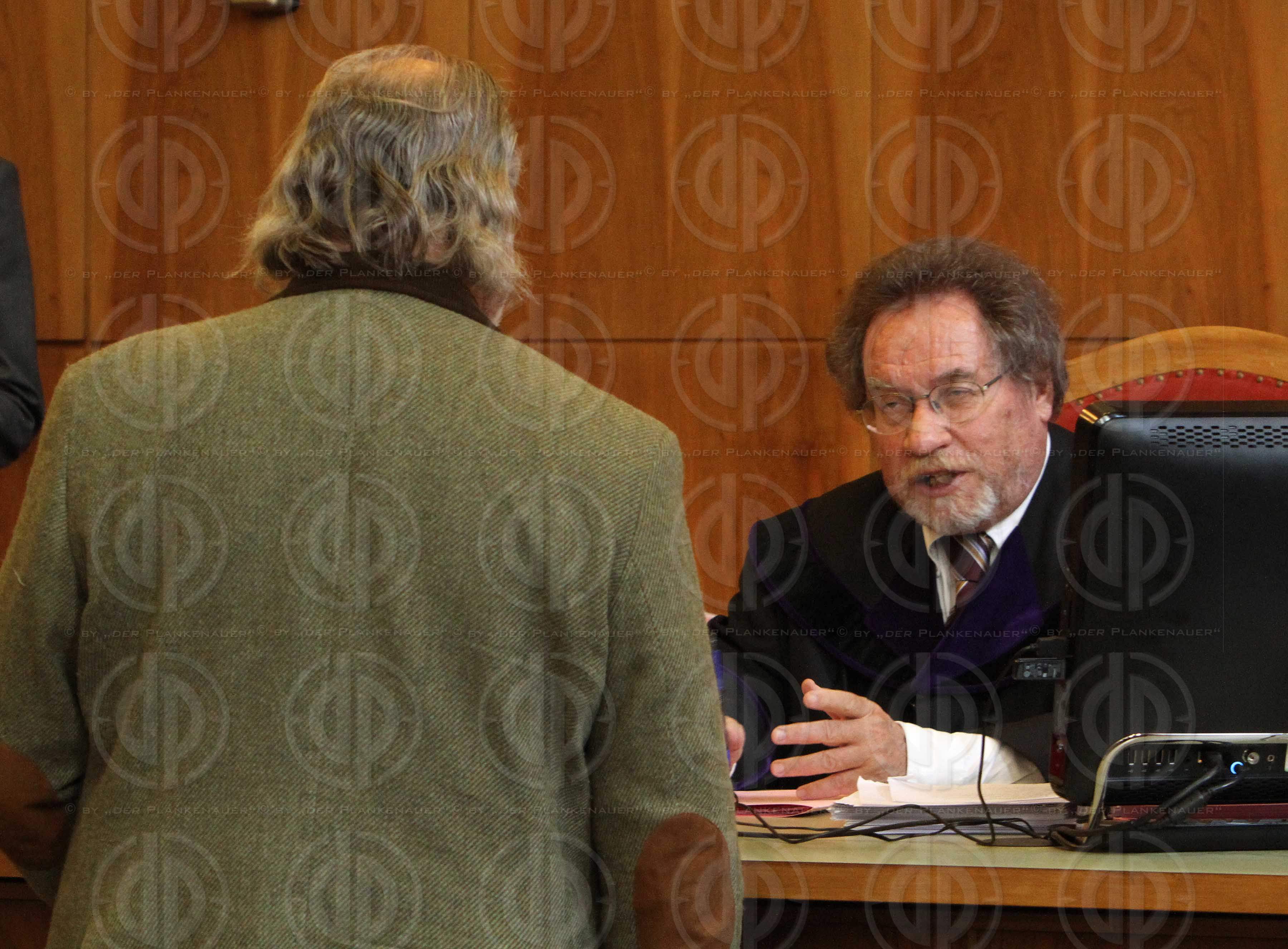 Strafverfahren gegen Hannes KARTNIG u.a.