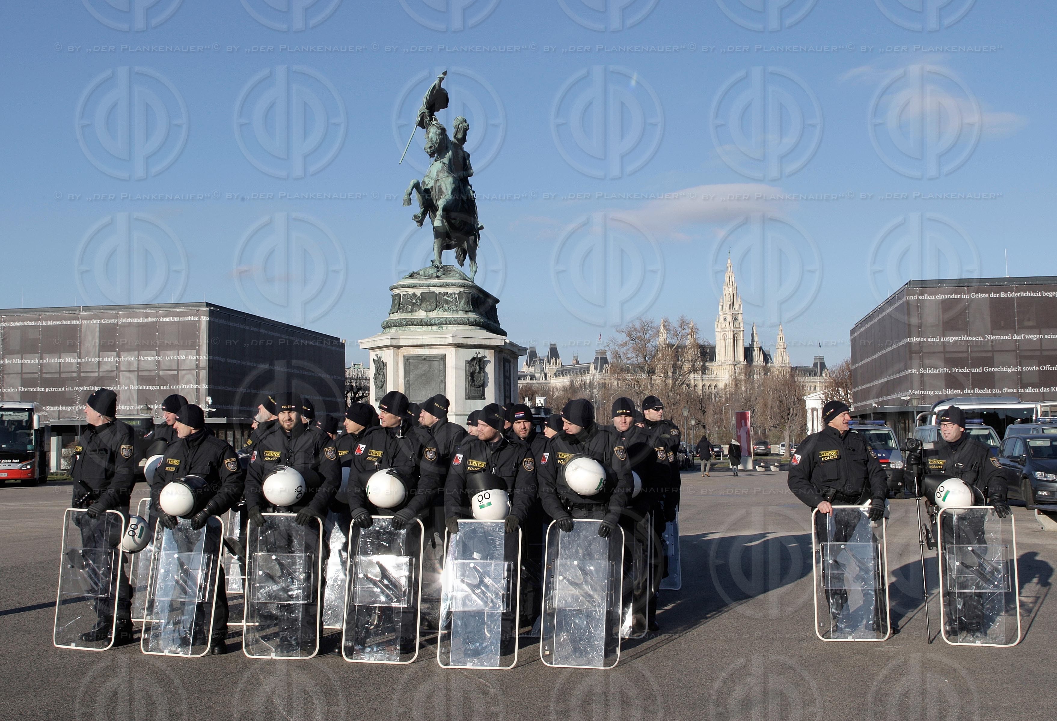 Demos gegen neue Regierung