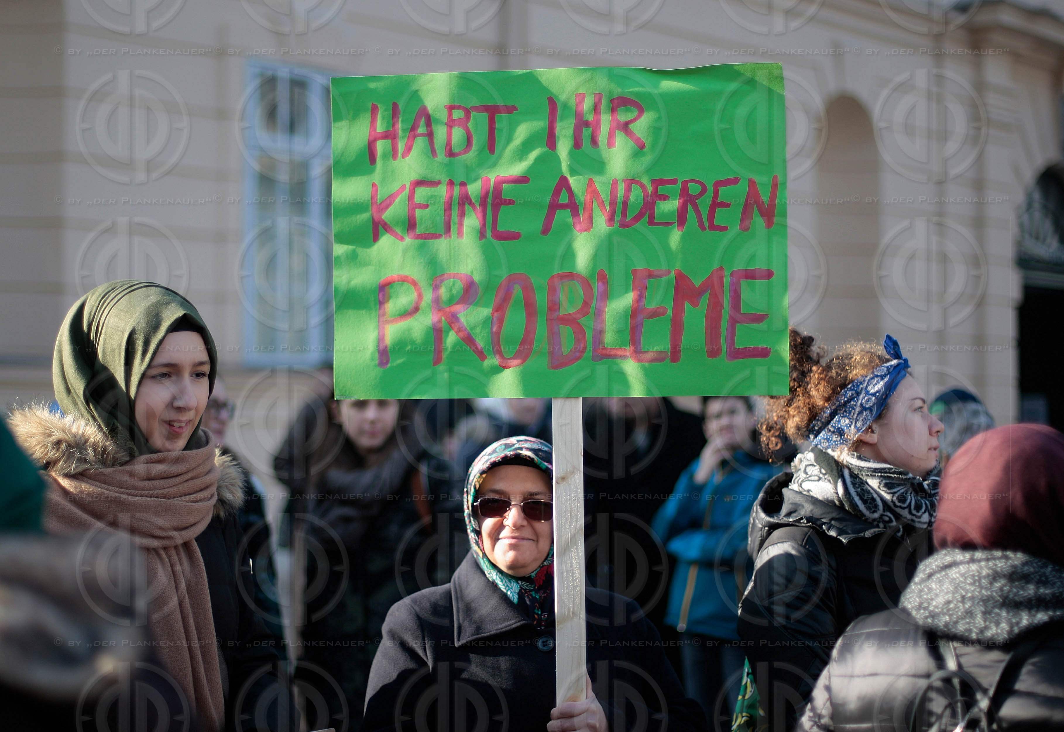 Demo gegen Kopftuchverbot
