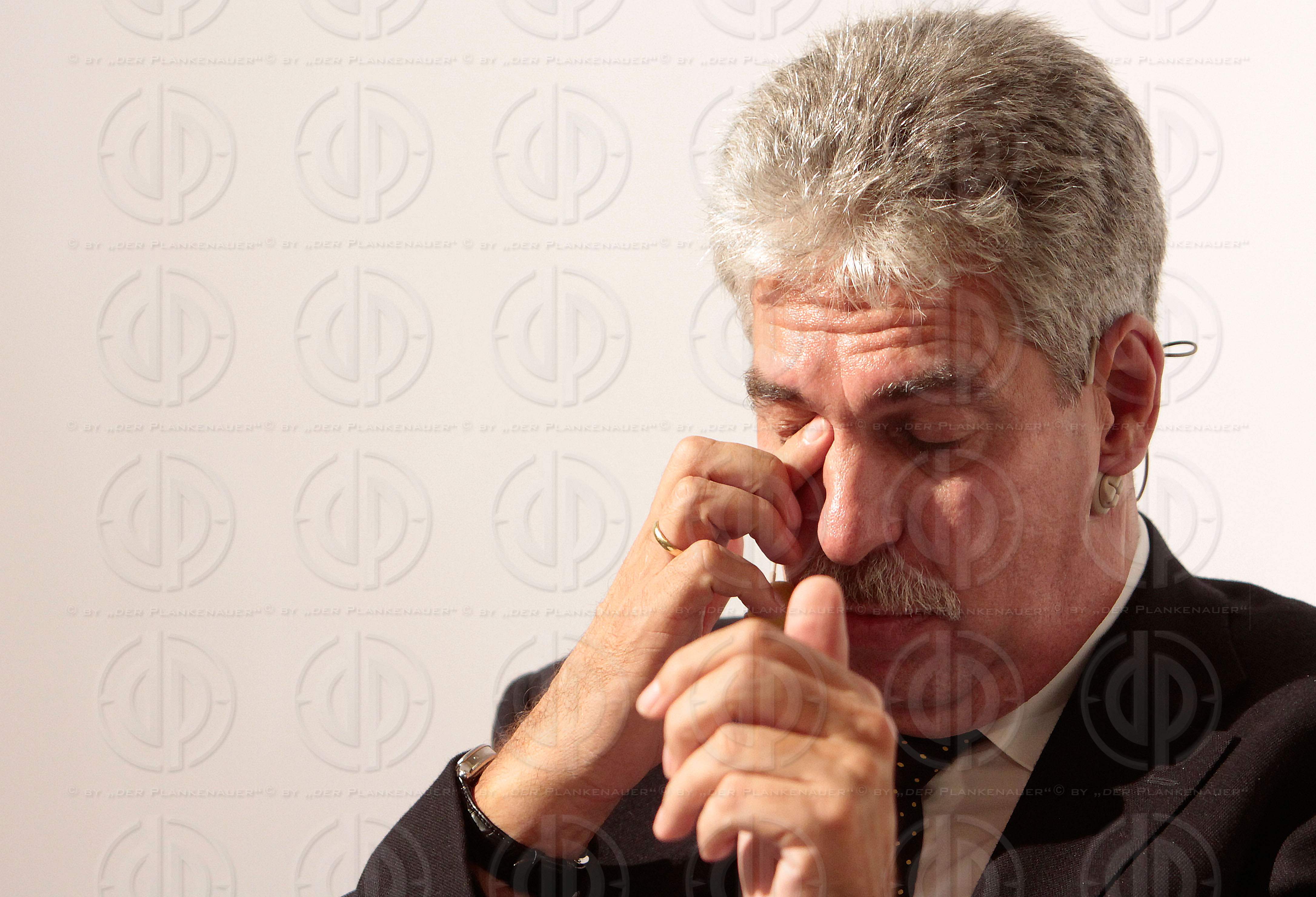 DiensTalk - Zwischen Reformfreude und Sparzwaengen