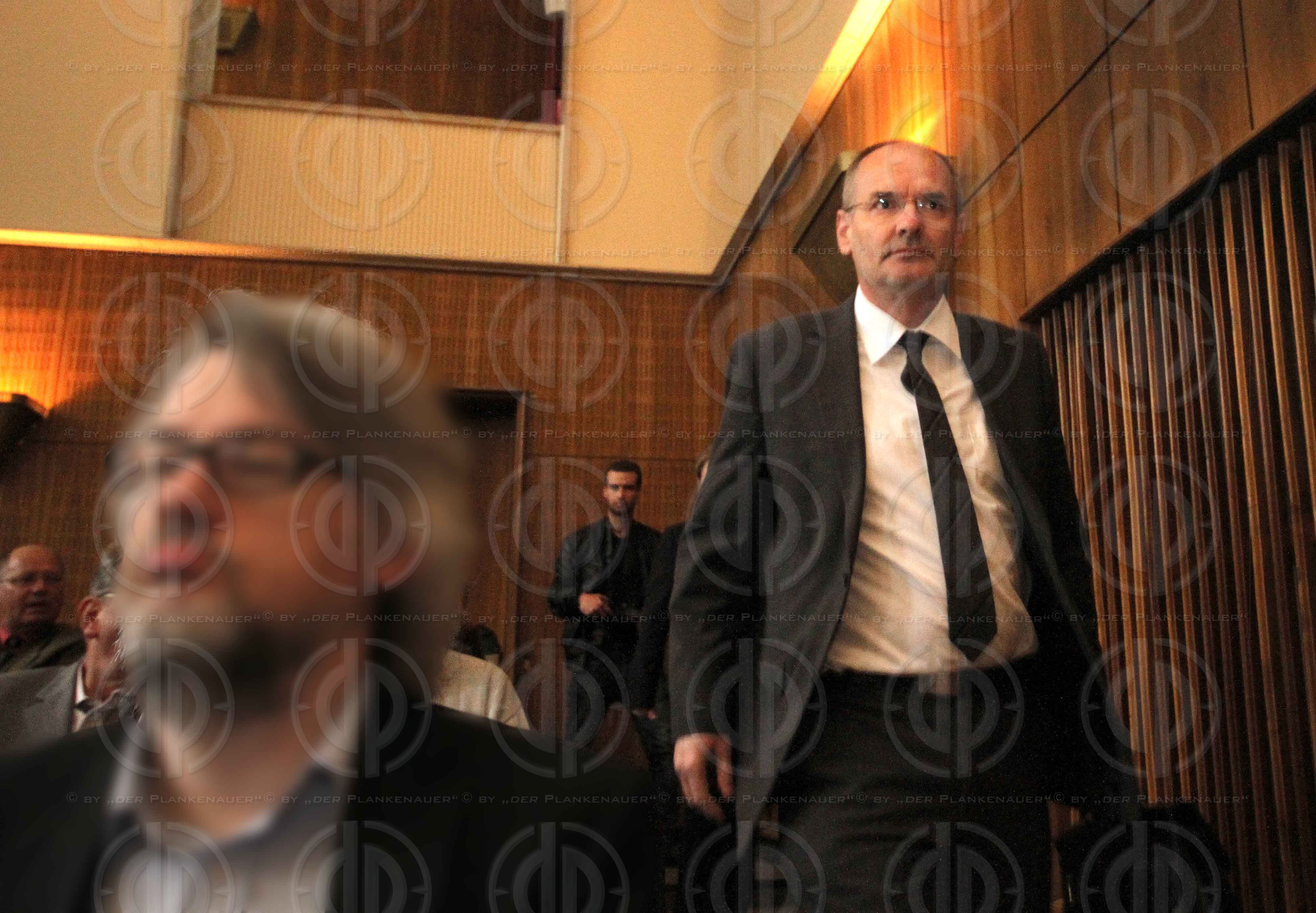 Strafverfahren gegen Hannes KARTNIG u.a.