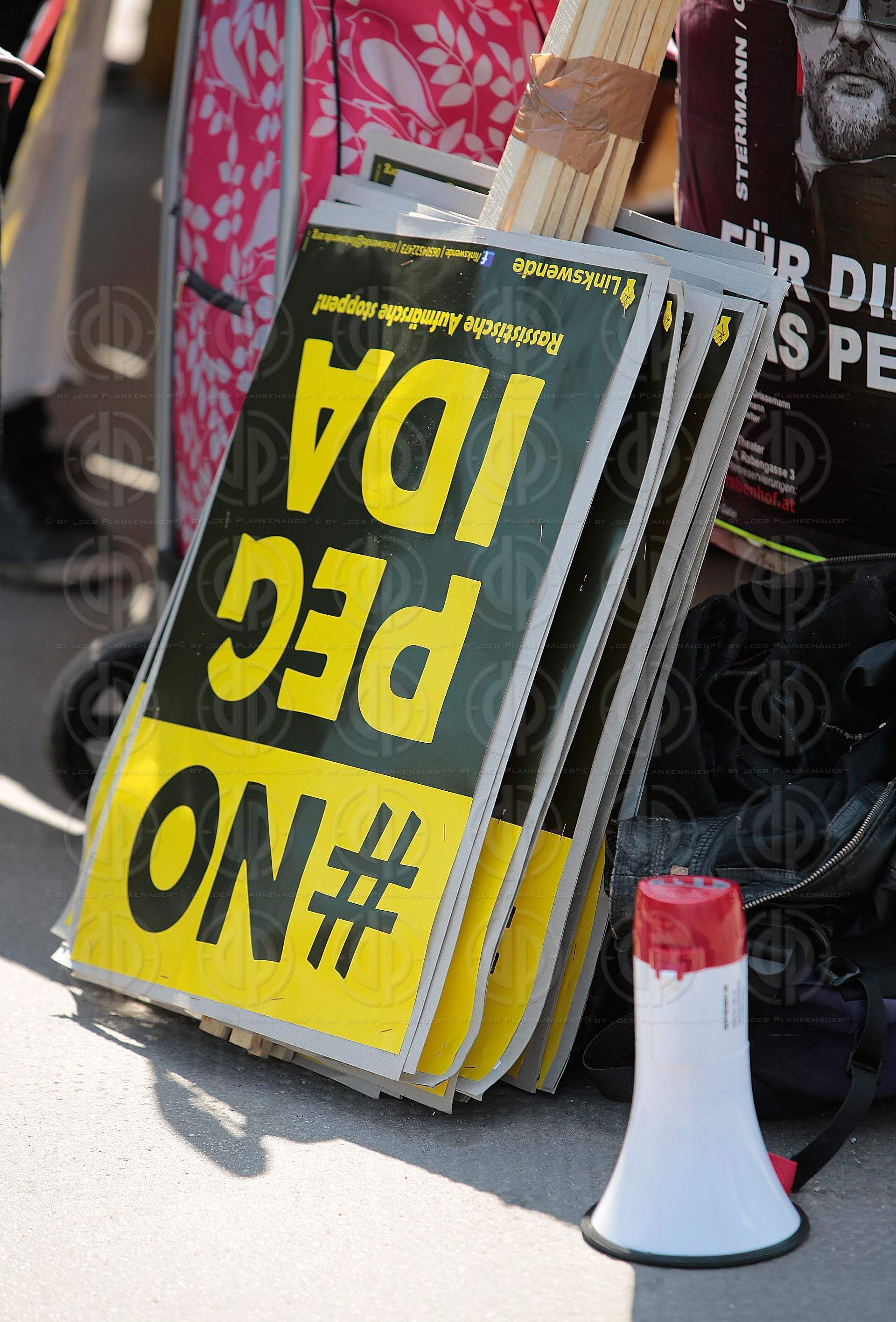 PEGIDA Demo und Gegendemo NO PEGIDA