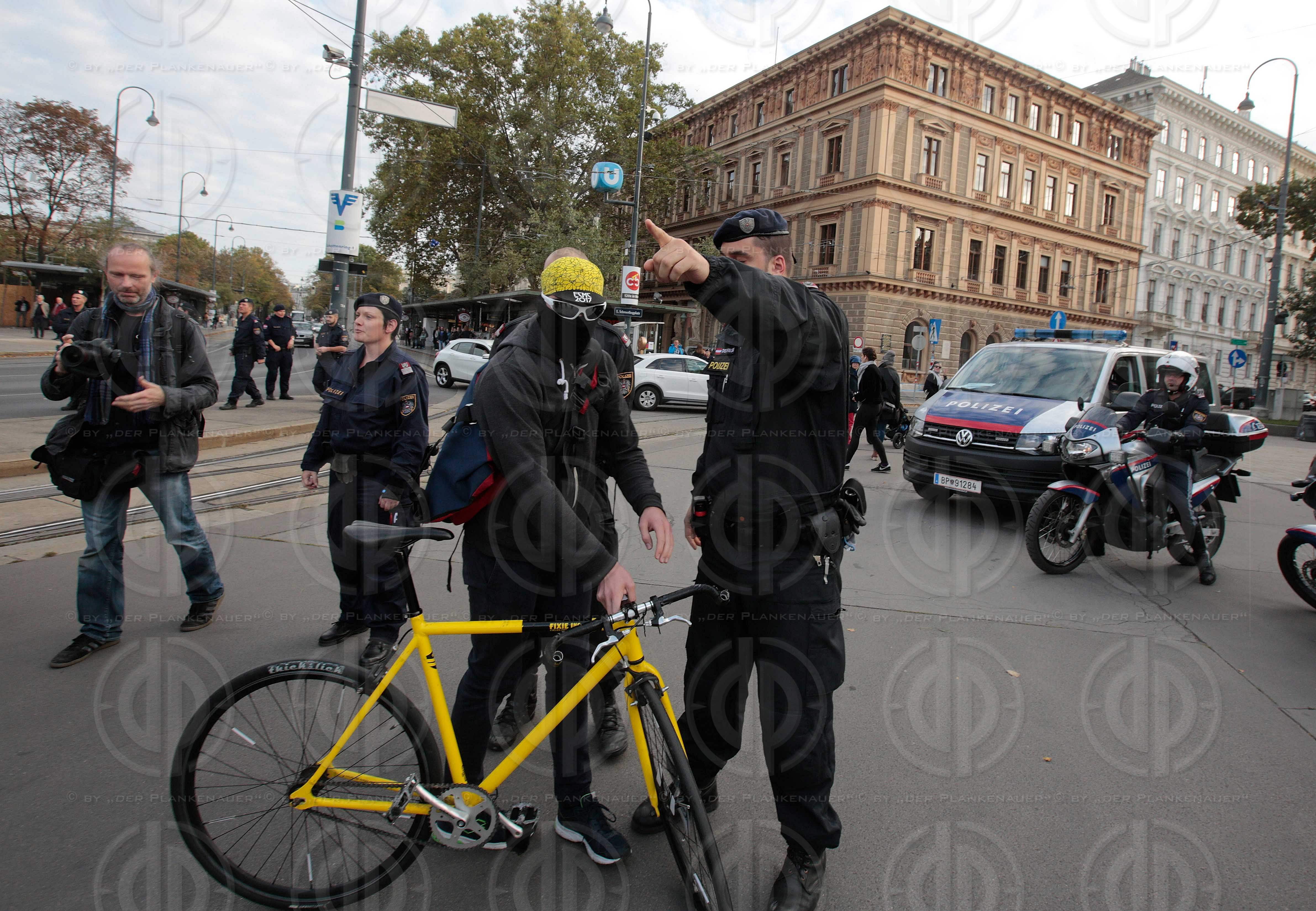 Protest gegen Vermummungsverbot