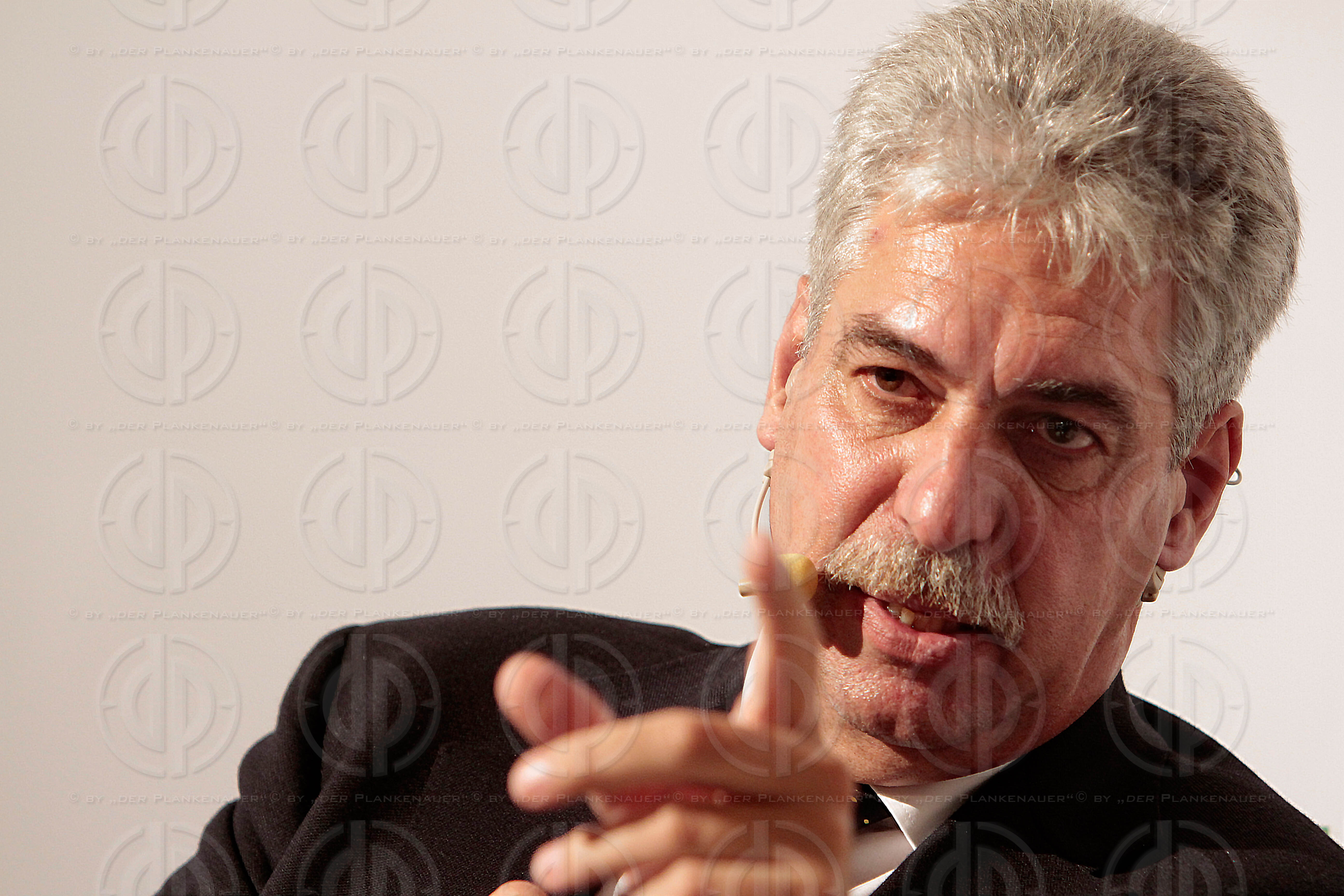 DiensTalk - Zwischen Reformfreude und Sparzwaengen