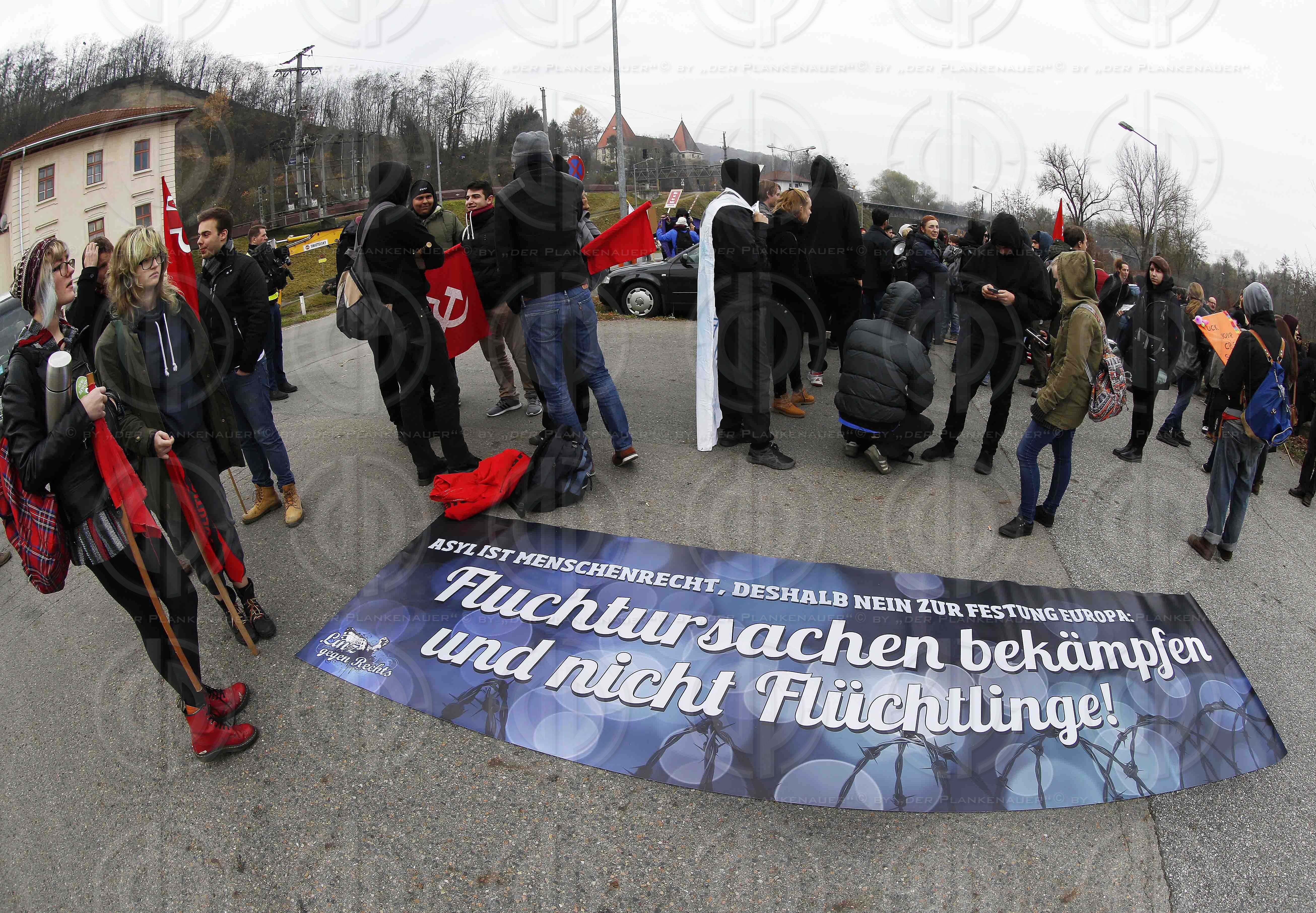 Antifa-Demo und Gegendemo in Spielfeld und Umgebung