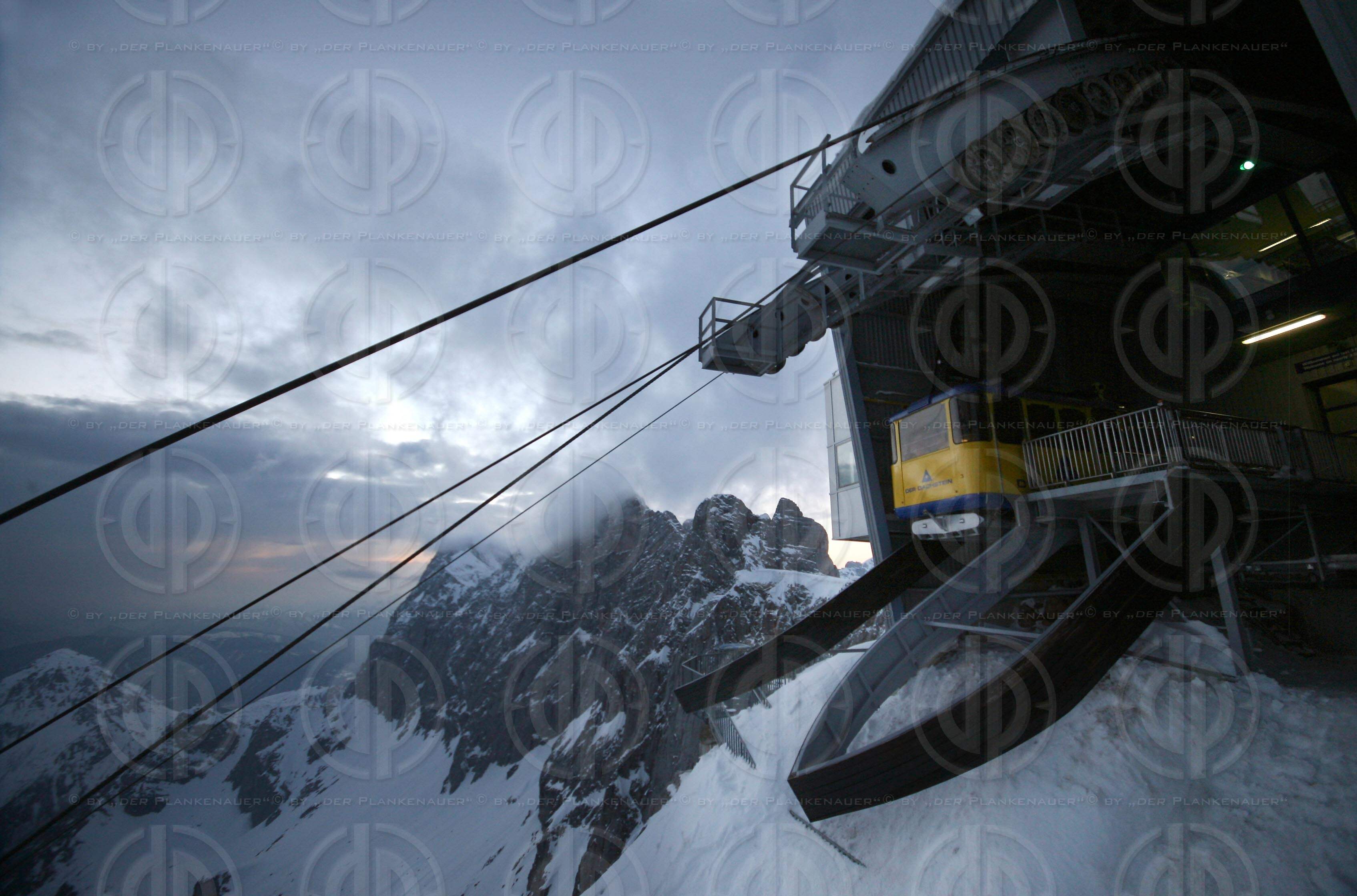 Mondscheinwandern am Dachsteingletscher