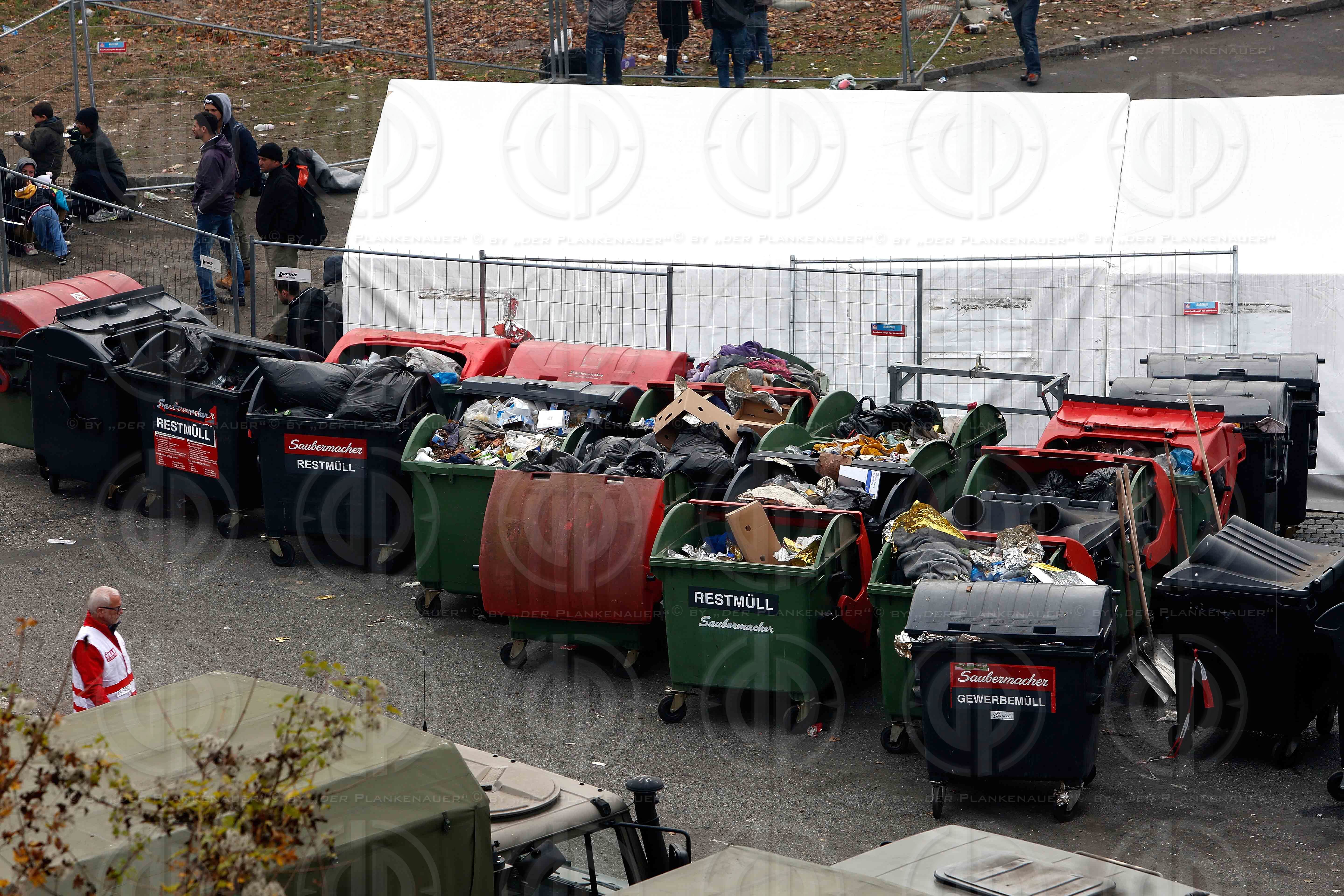 Fluechlingstragoedie an der Grenze in Strass-Spielfeld