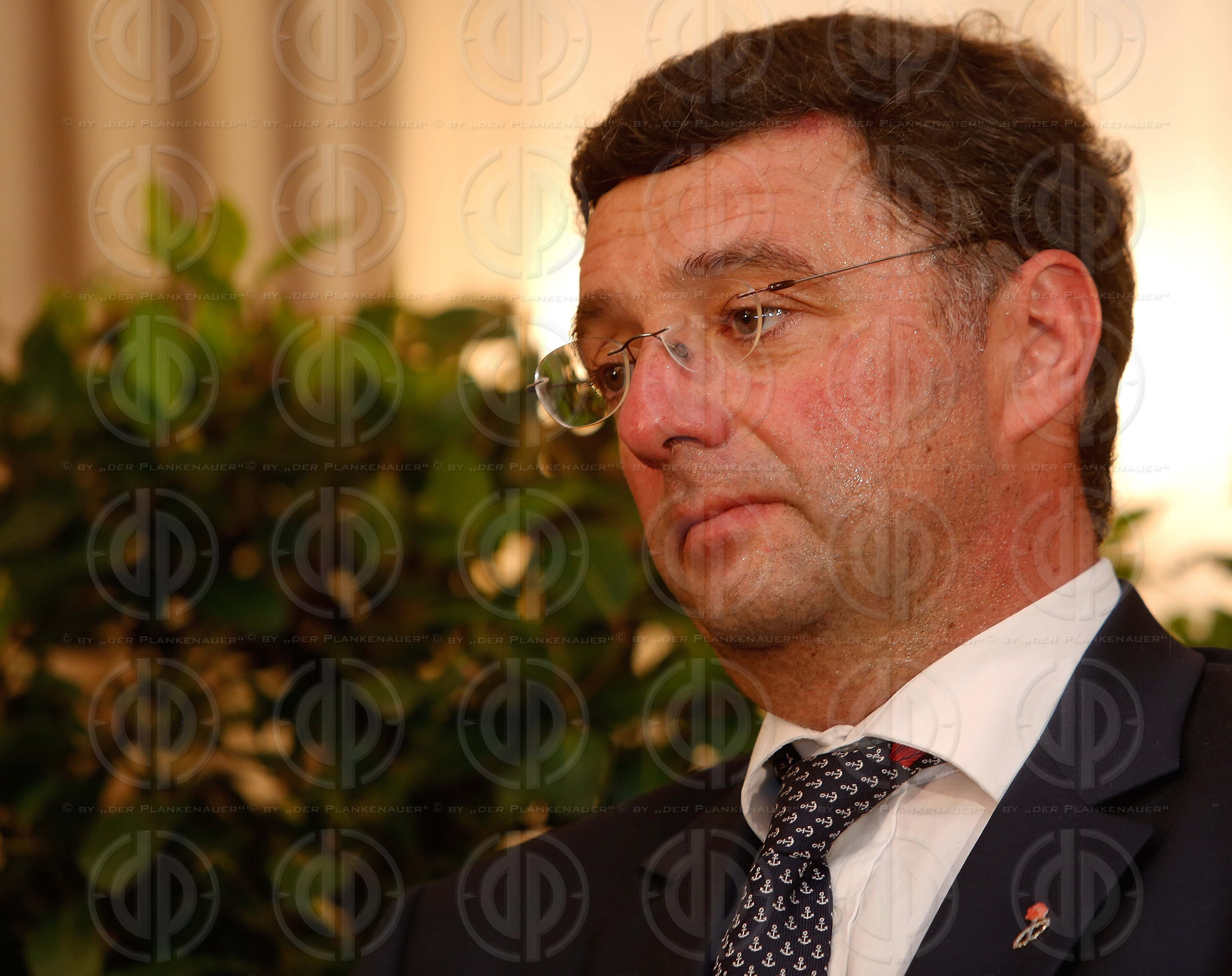 Pressekonferenz - LH Voves tritt zurueck