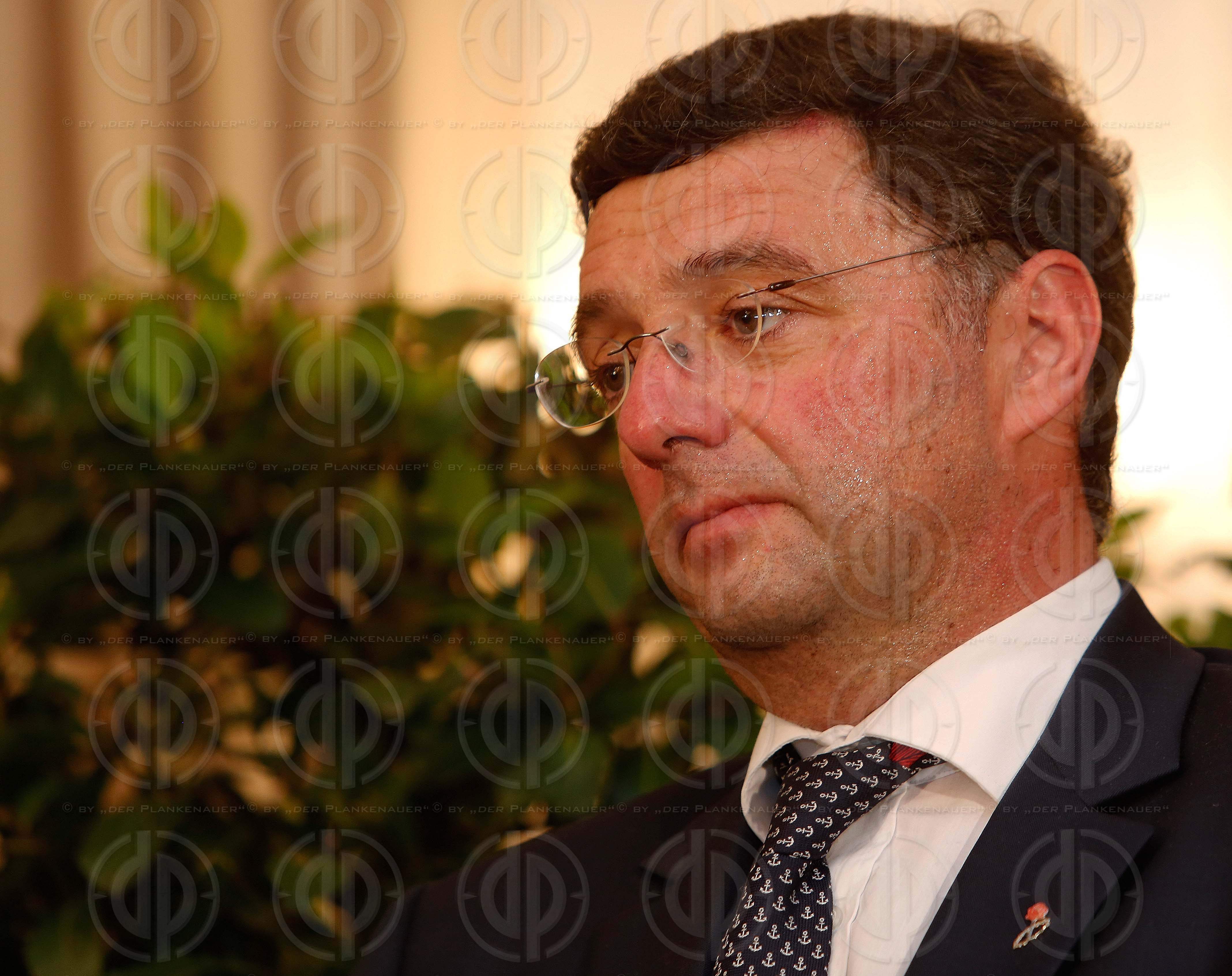 Pressekonferenz - LH Voves tritt zurueck