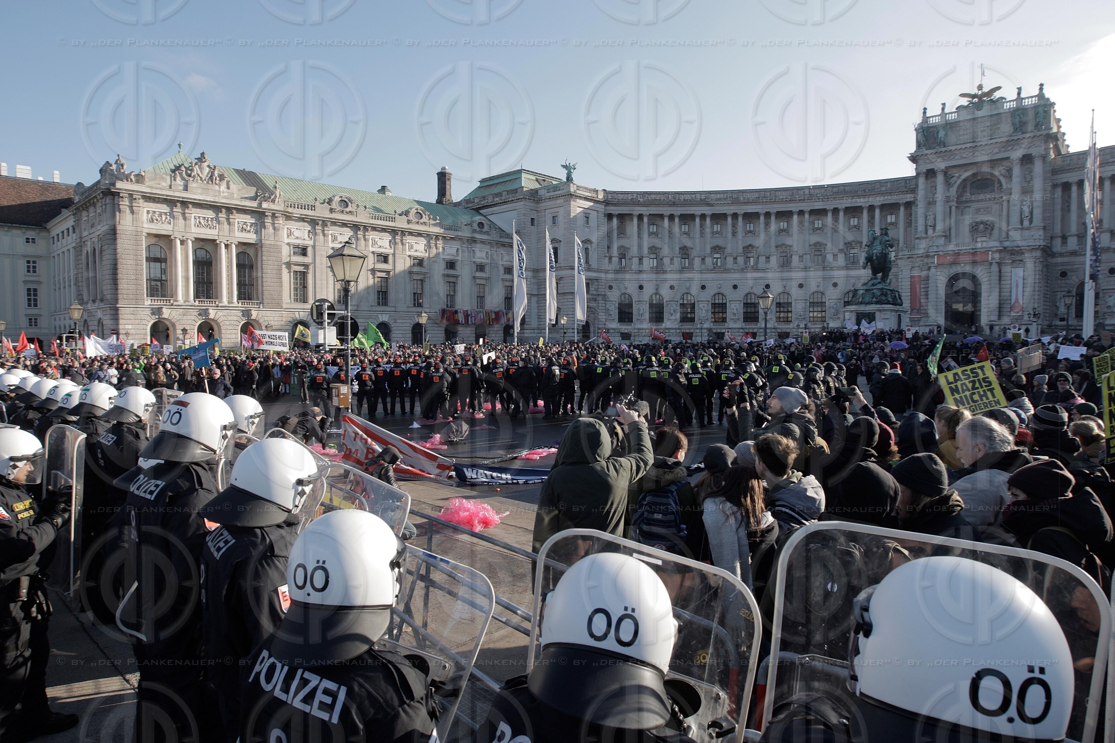 Demos gegen neue Regierung