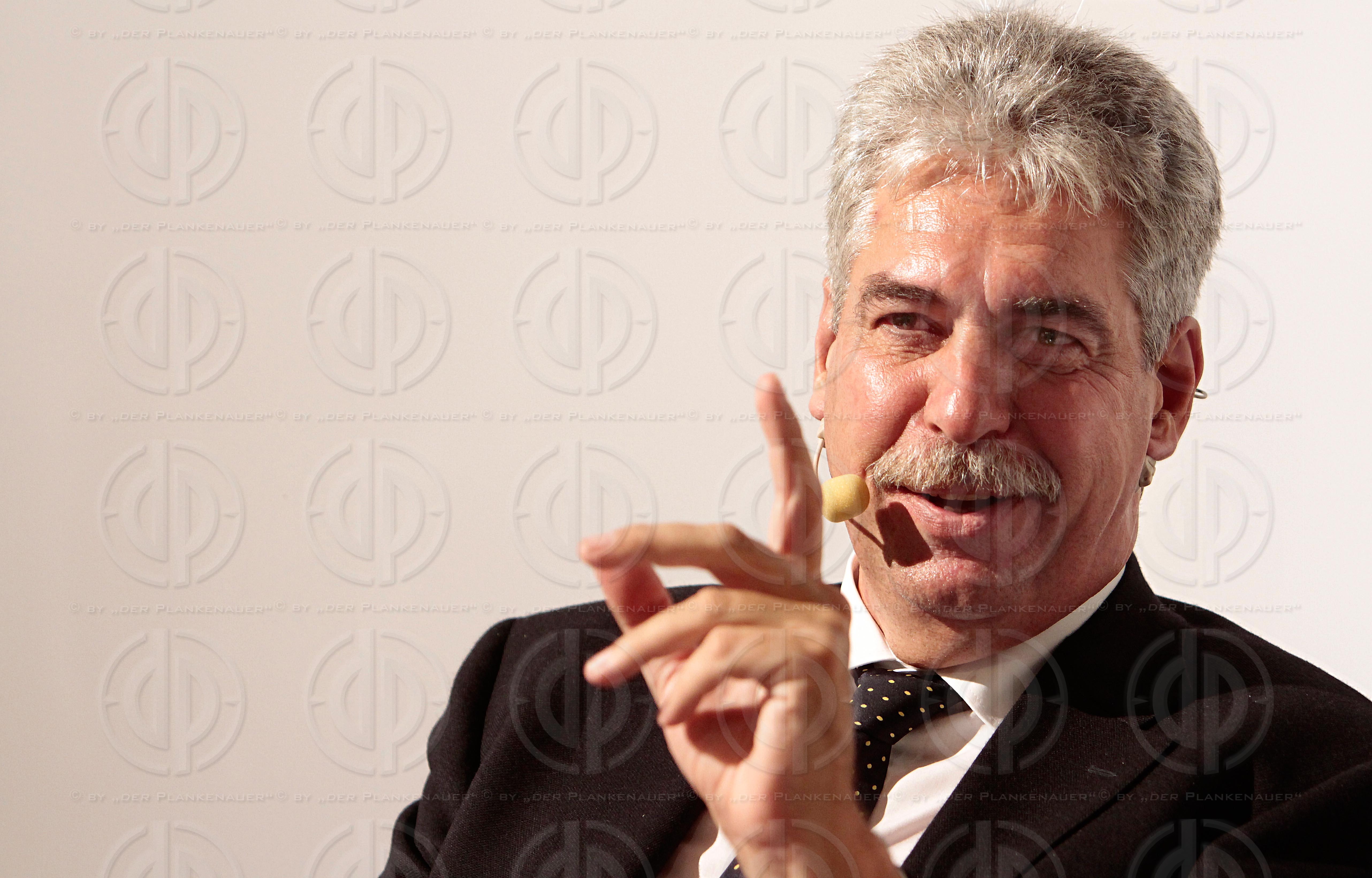 DiensTalk - Zwischen Reformfreude und Sparzwaengen