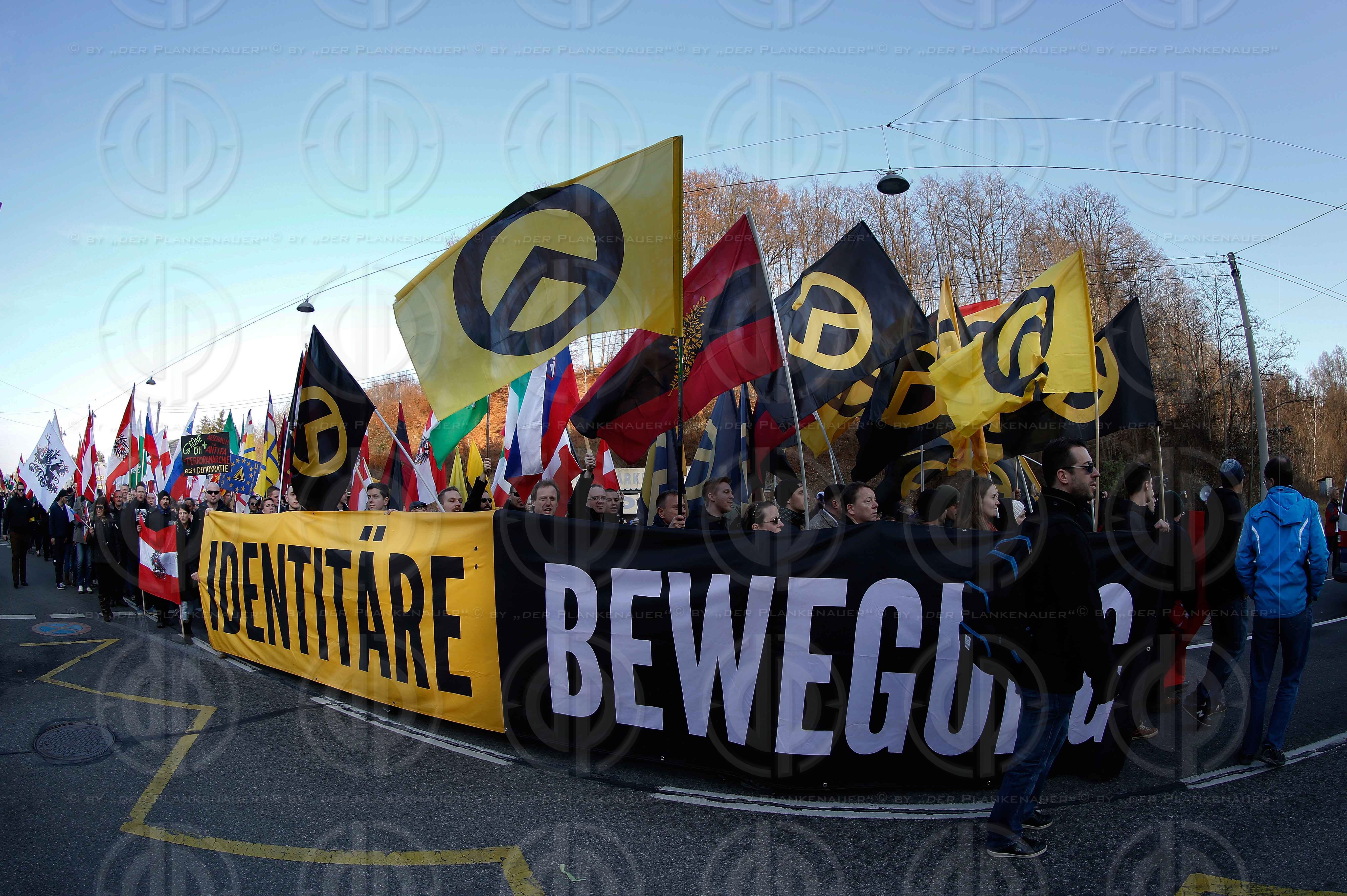 Identitaere Demo in Spielfeld