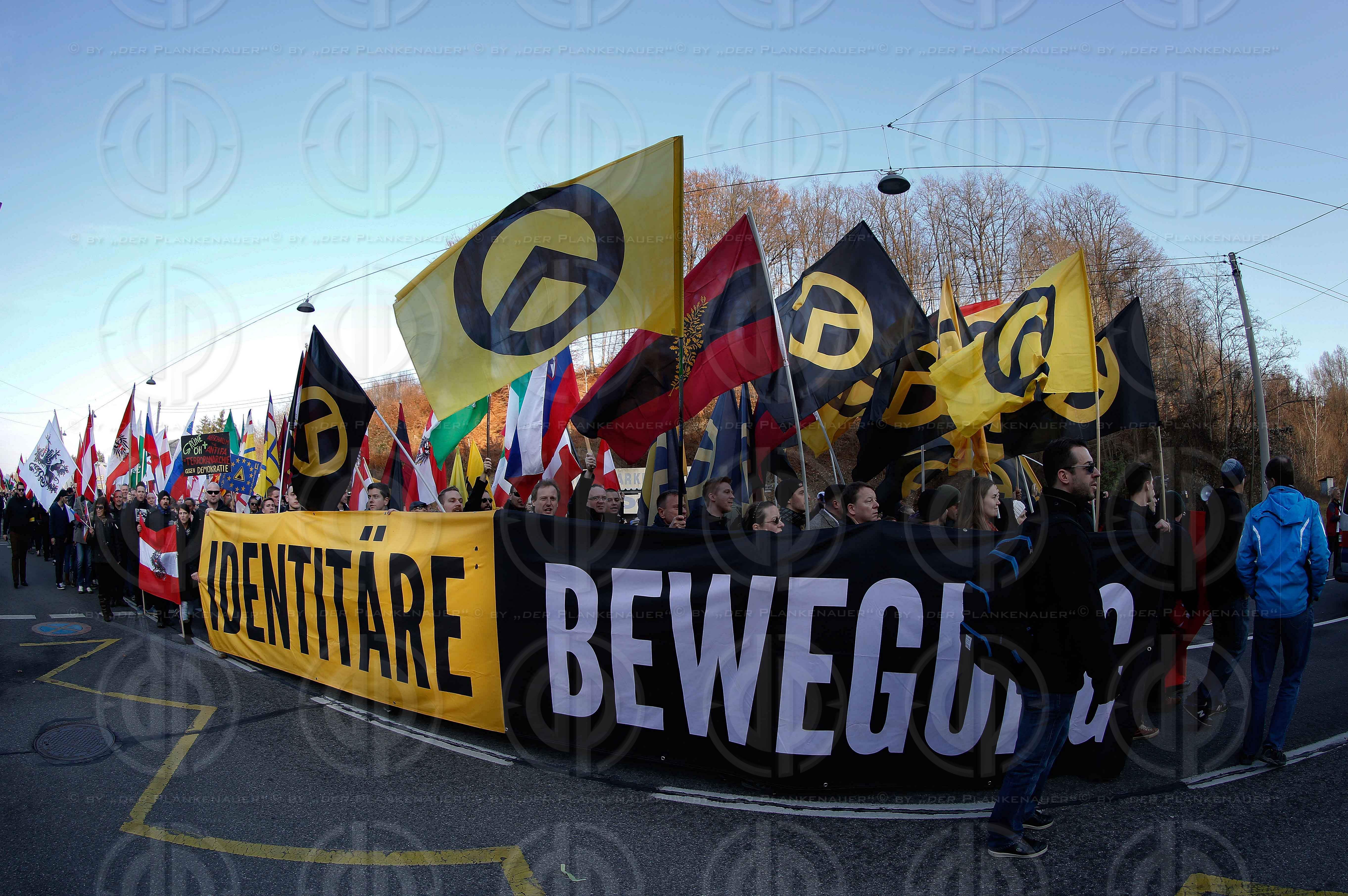 Identitaere Demo in Spielfeld