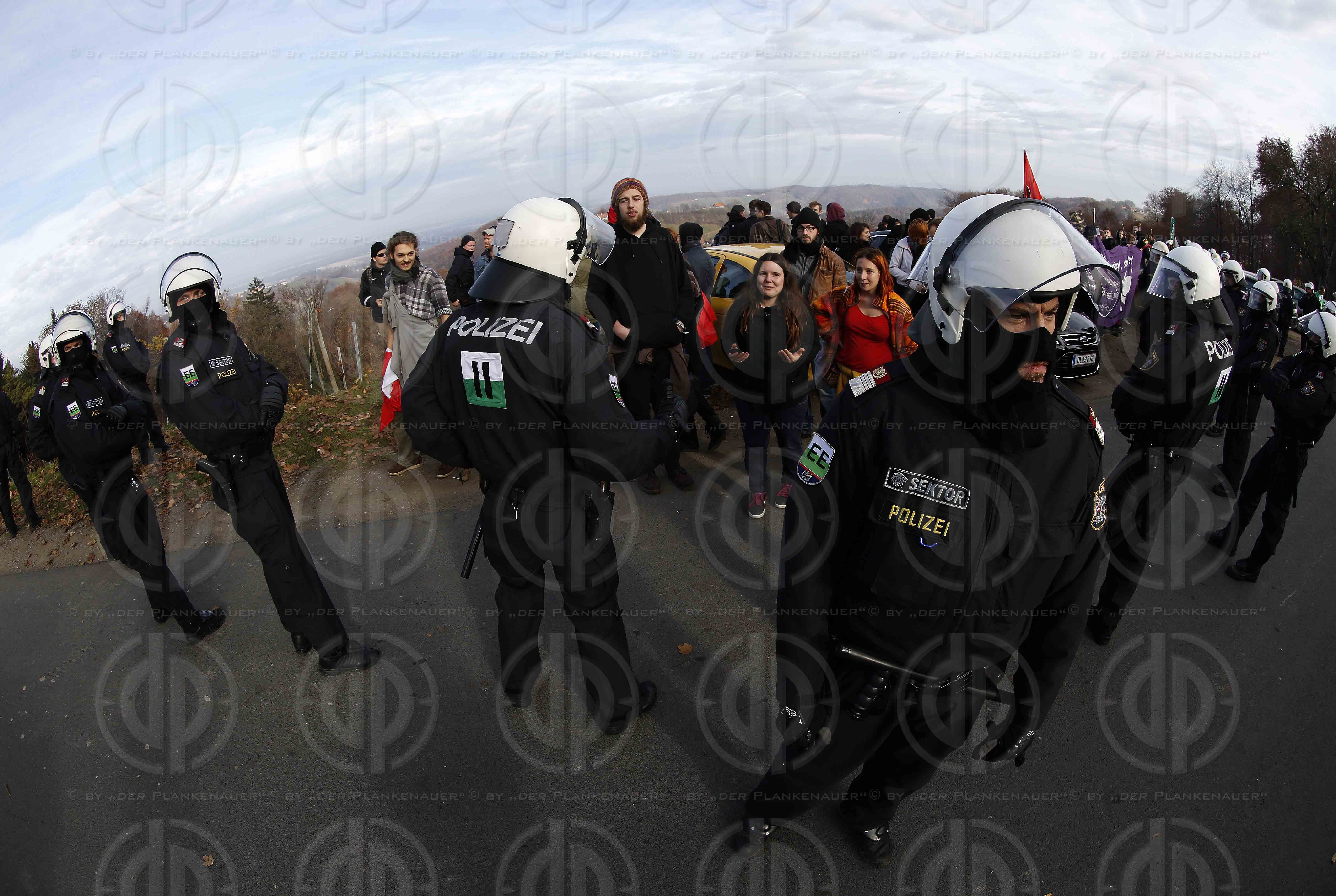 Antifa-Demo und Gegendemo in Spielfeld und Umgebung
