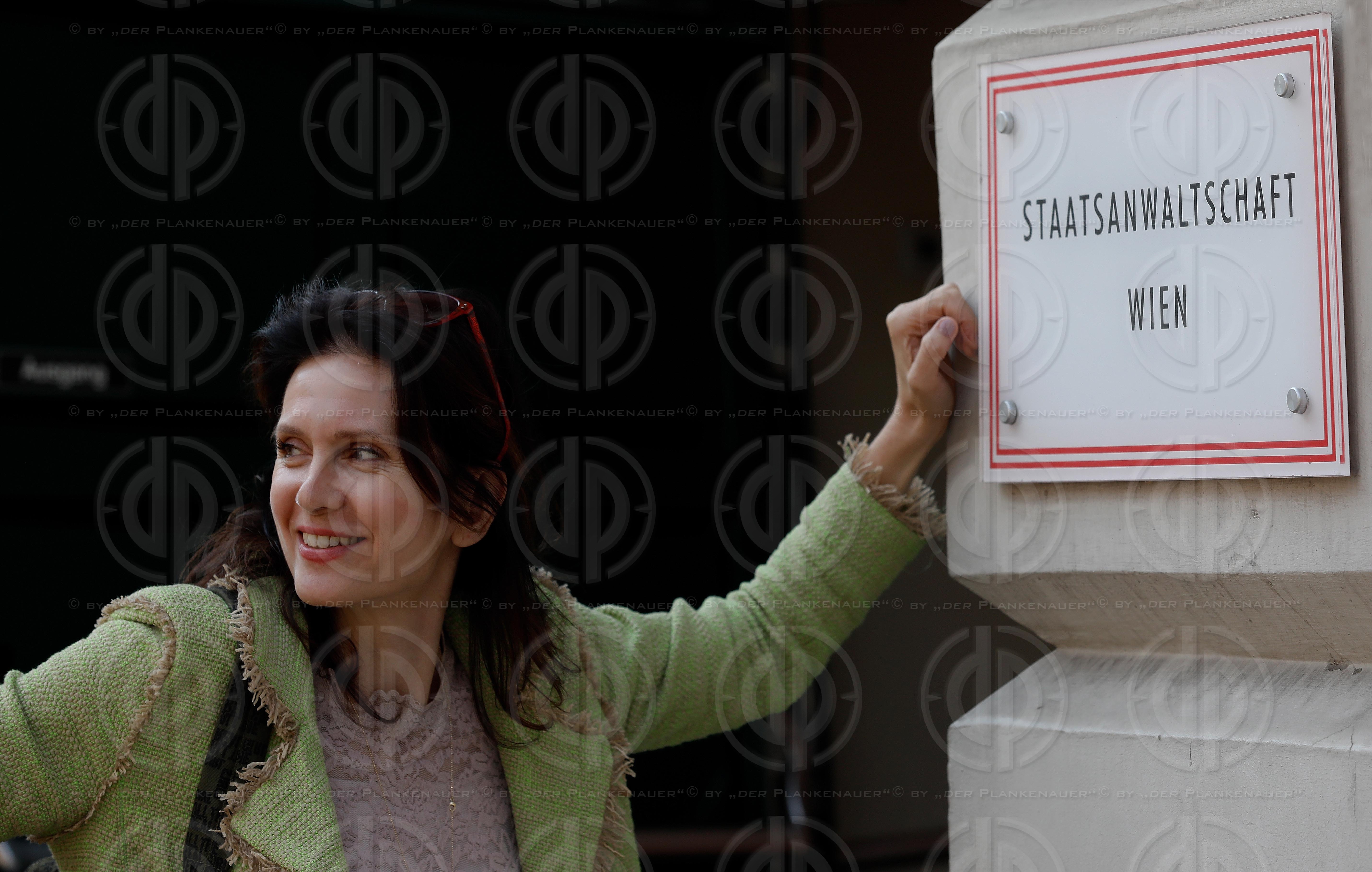 RA Mag. Dr. Astrid WAGNER