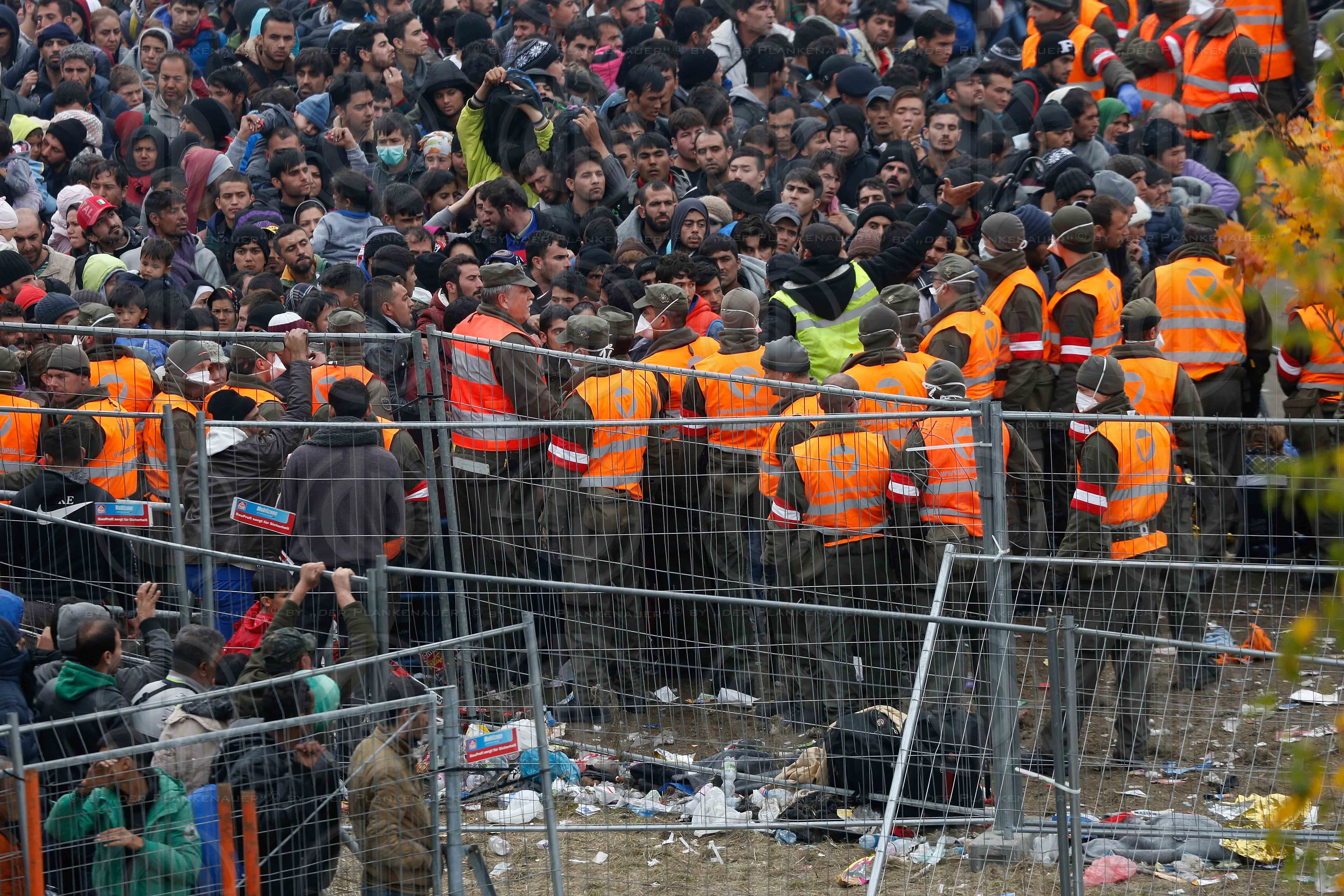 Fluechlingstragoedie an der Grenze in Strass-Spielfeld