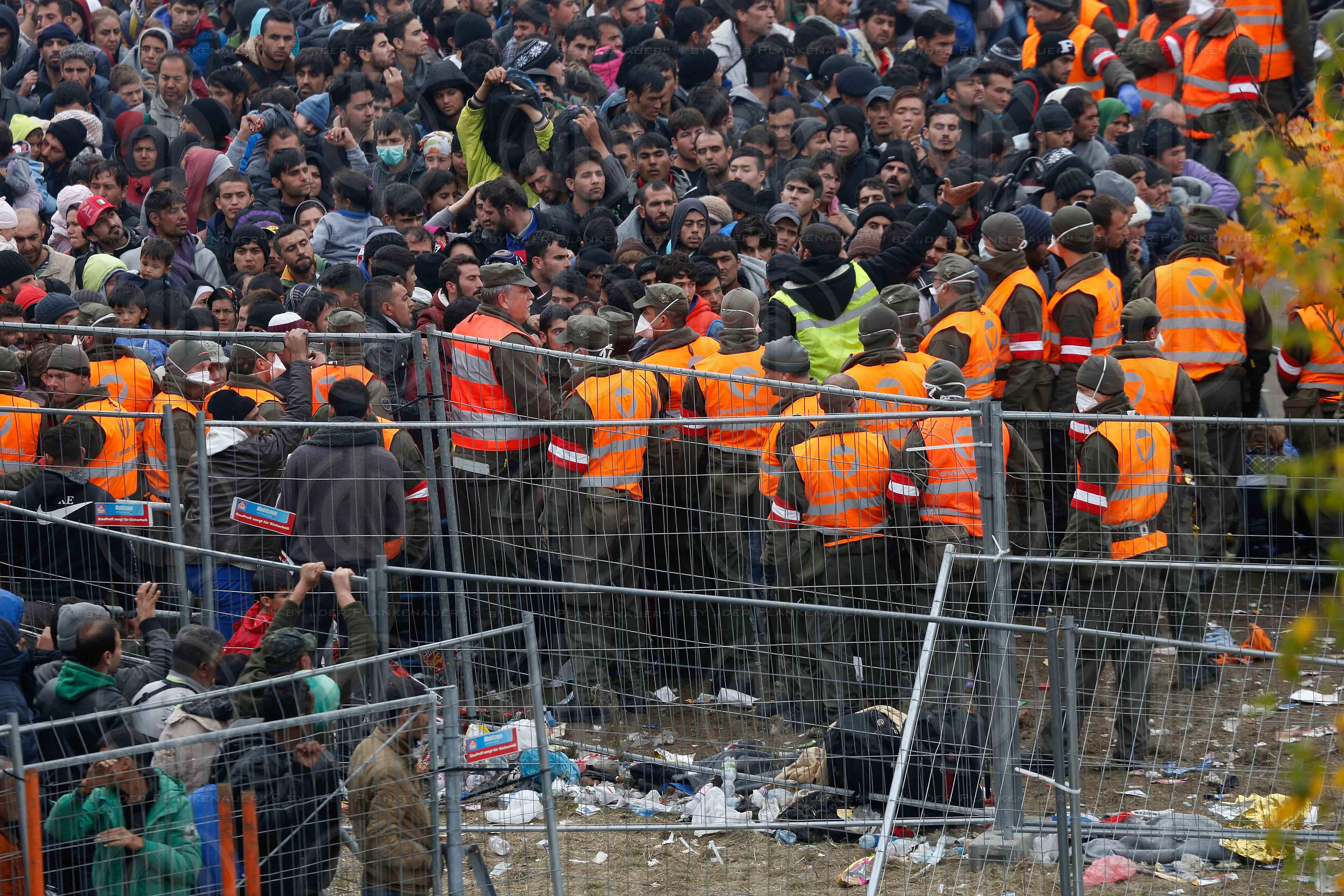 Fluechlingstragoedie an der Grenze in Strass-Spielfeld