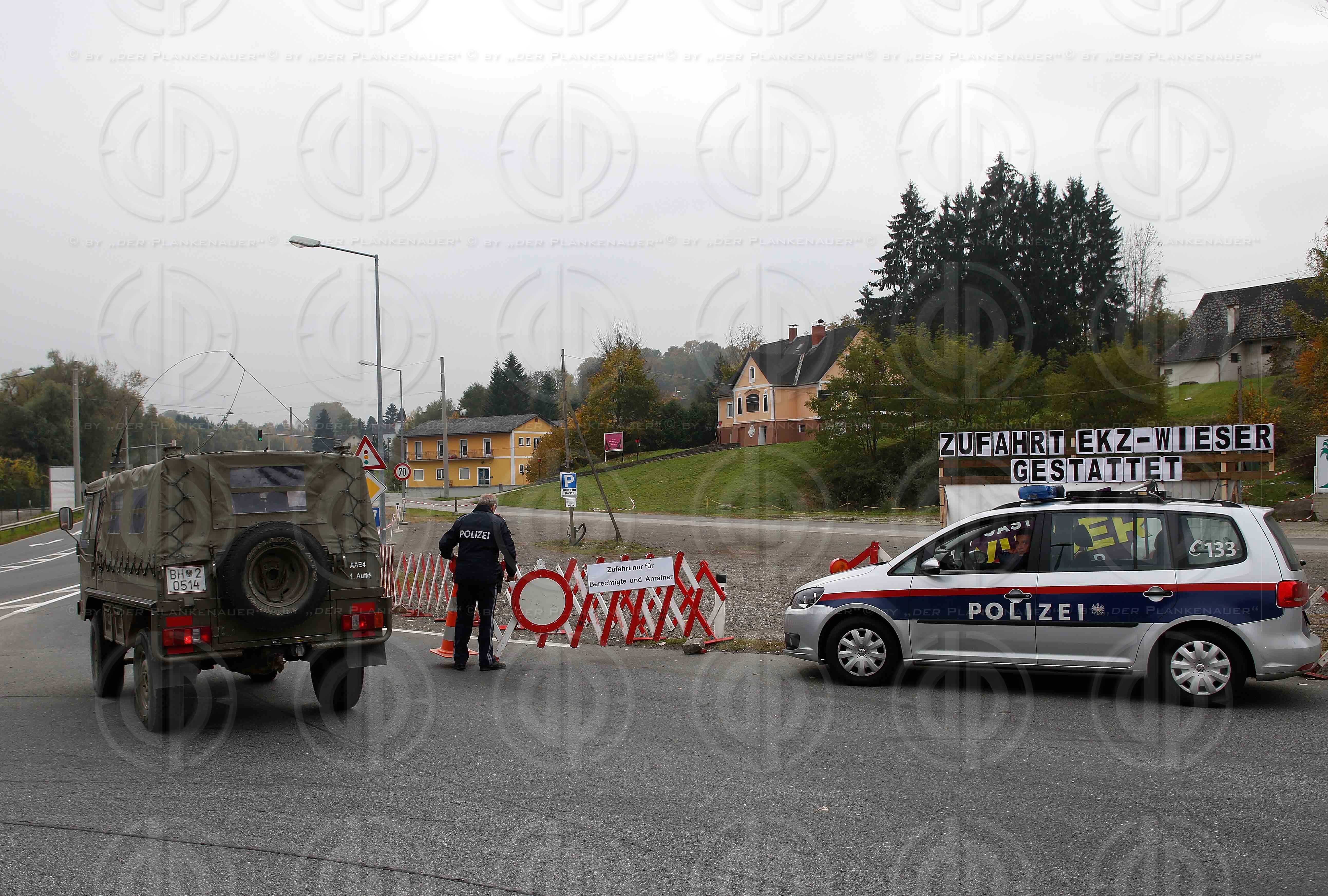 Fluechlingstragoedie an der Grenze in Strass-Spielfeld